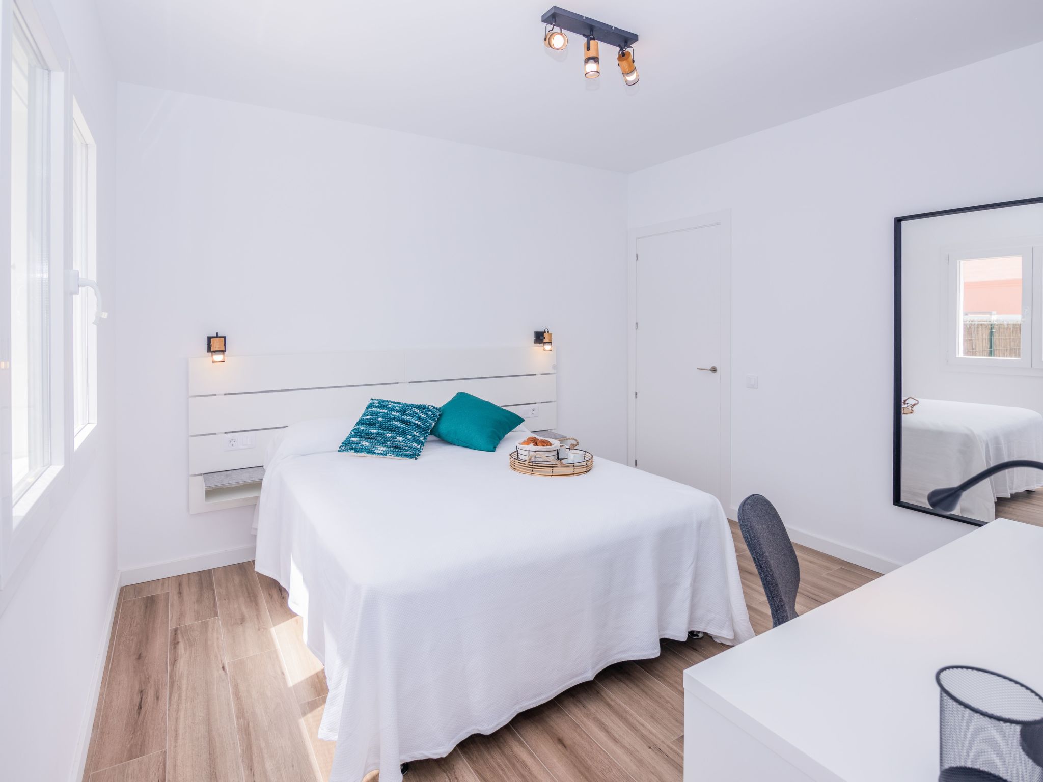 Modernes und helles Ferienhaus direkt am Meer, mit zwei großen Terrassen, Garte-Binnen