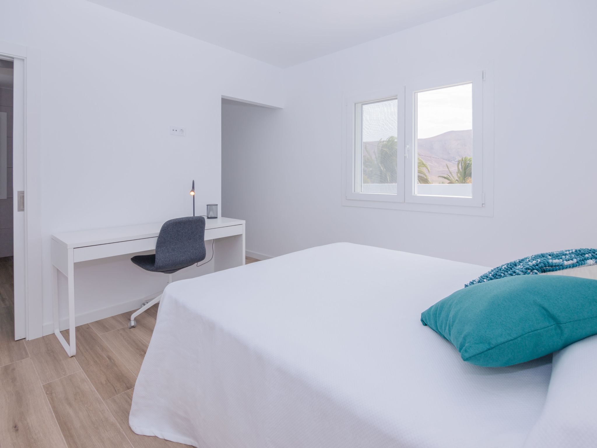 Modernes und helles Ferienhaus direkt am Meer, mit zwei großen Terrassen, Garte-Binnen