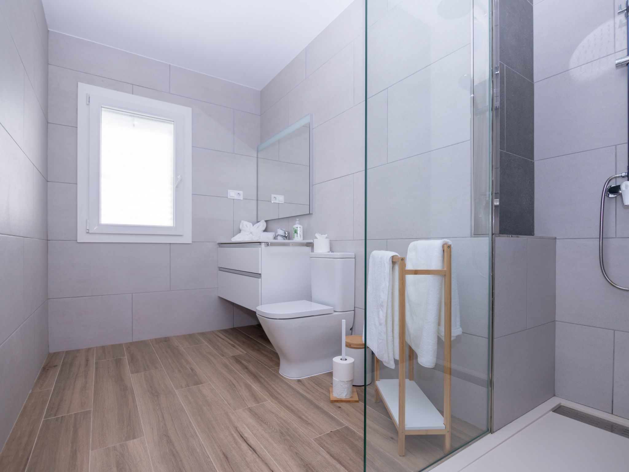 Modernes und helles Ferienhaus direkt am Meer, mit zwei großen Terrassen, Garte-Binnen