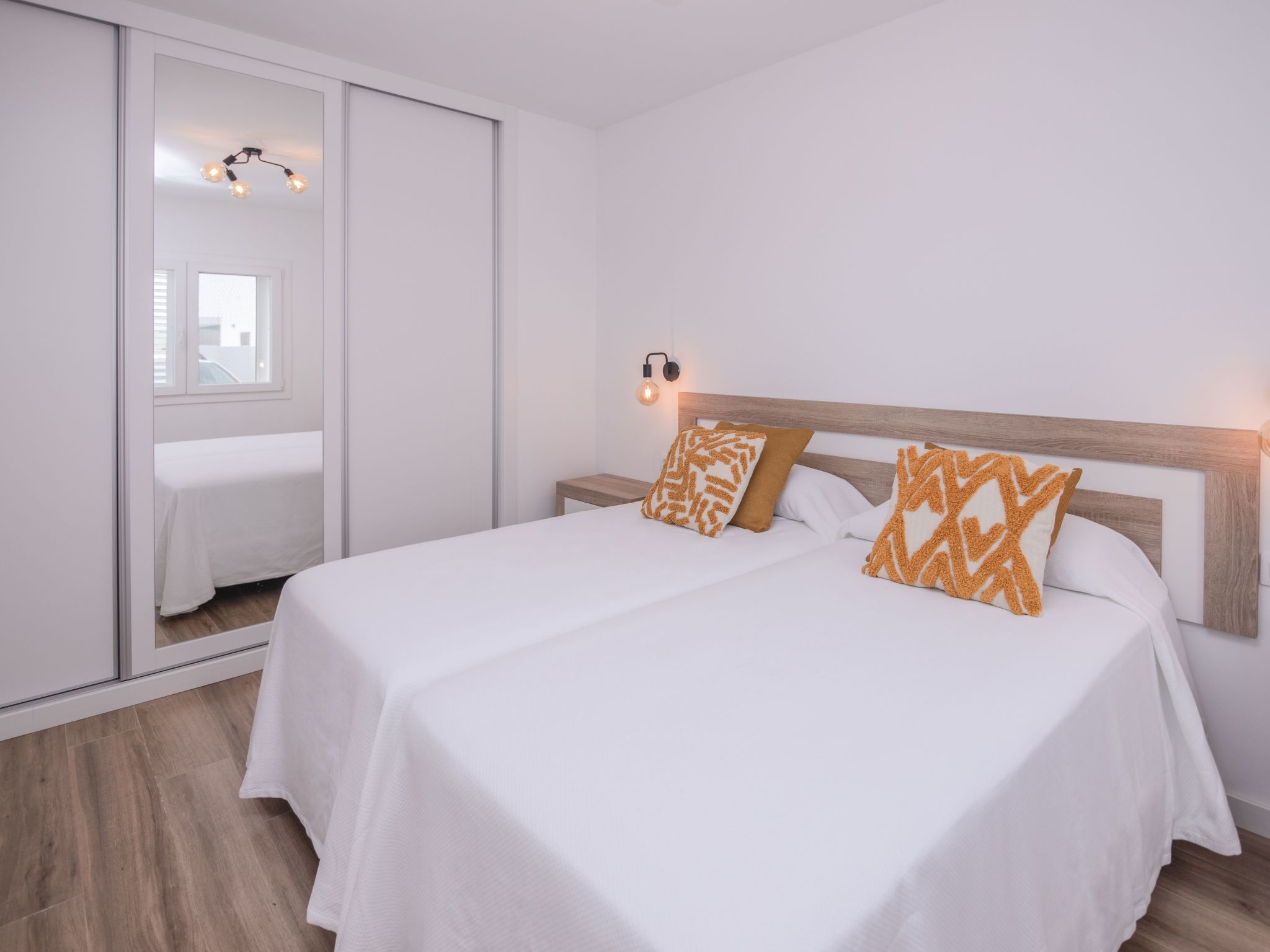 Modernes und helles Ferienhaus direkt am Meer, mit zwei großen Terrassen, Garte-Binnen