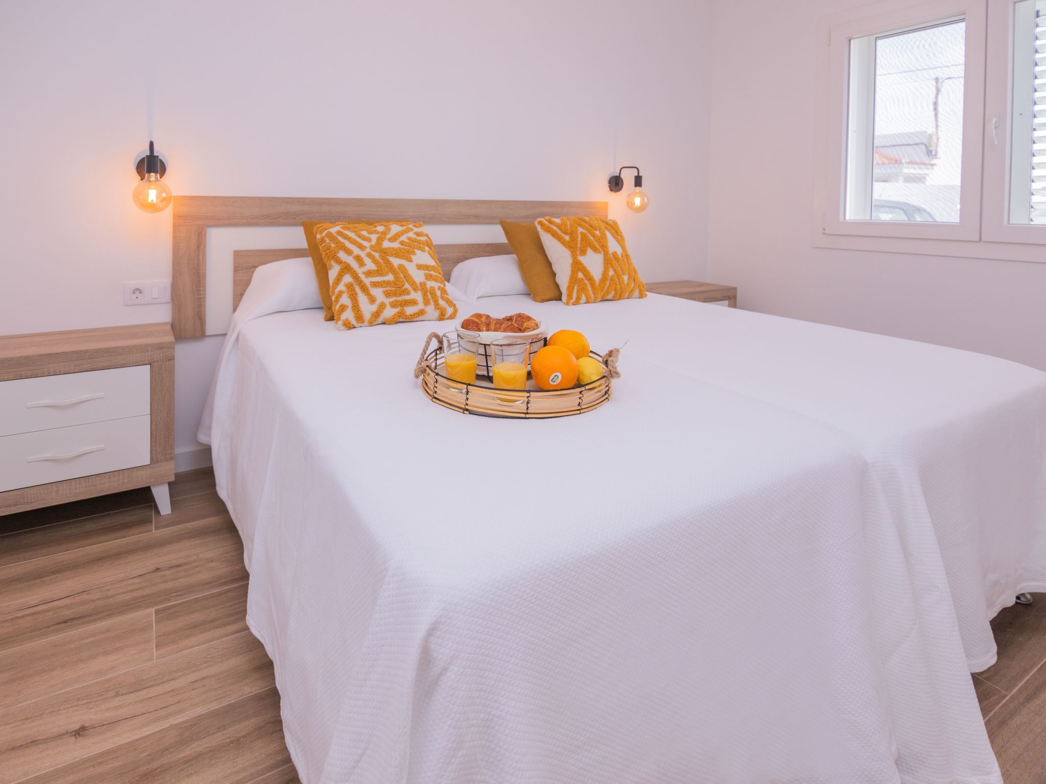 Modernes und helles Ferienhaus direkt am Meer, mit zwei großen Terrassen, Garte-Binnen