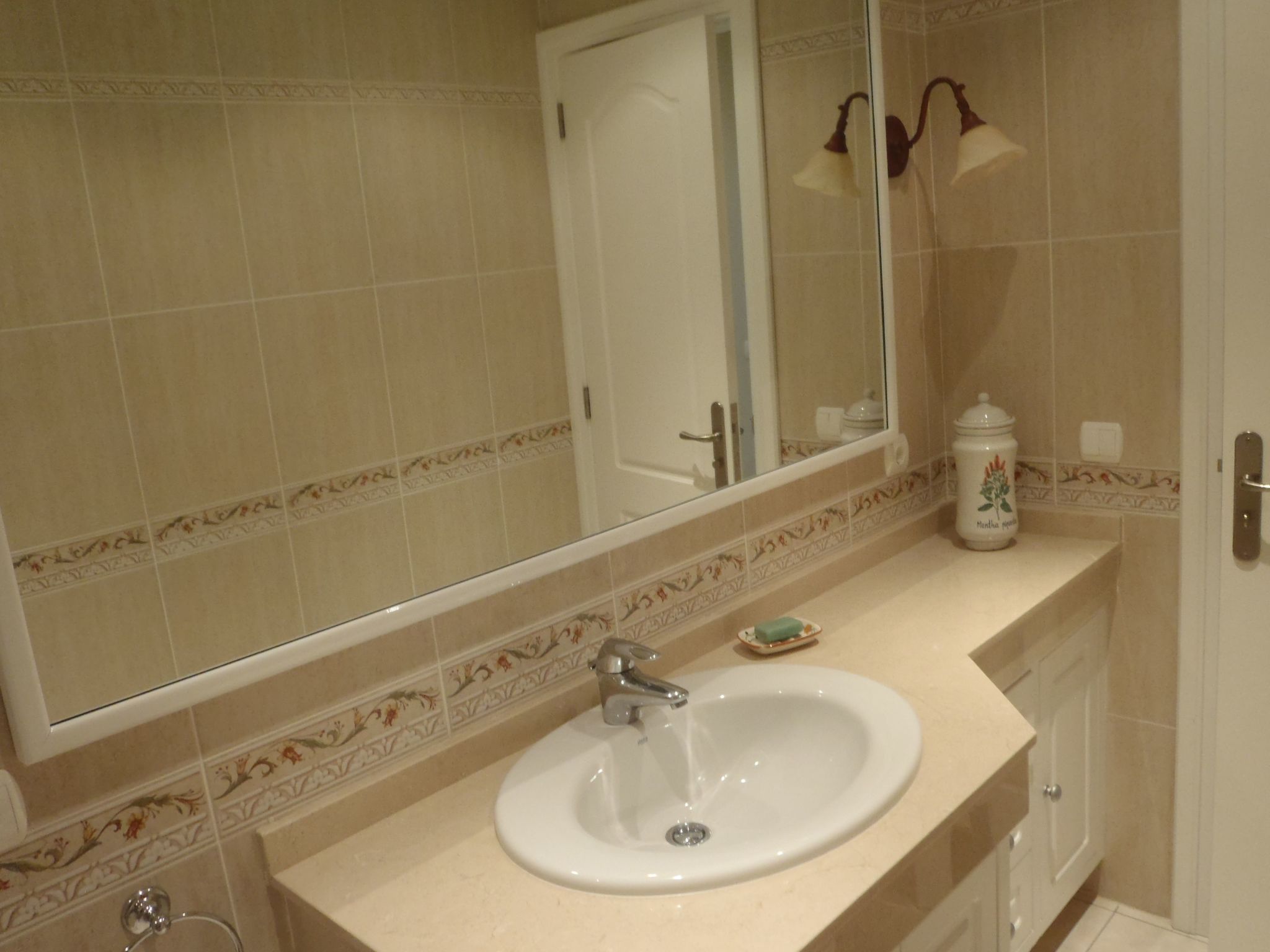 Luxuriöse Ferienwohnung mit Sonnenterrasse-Binnen