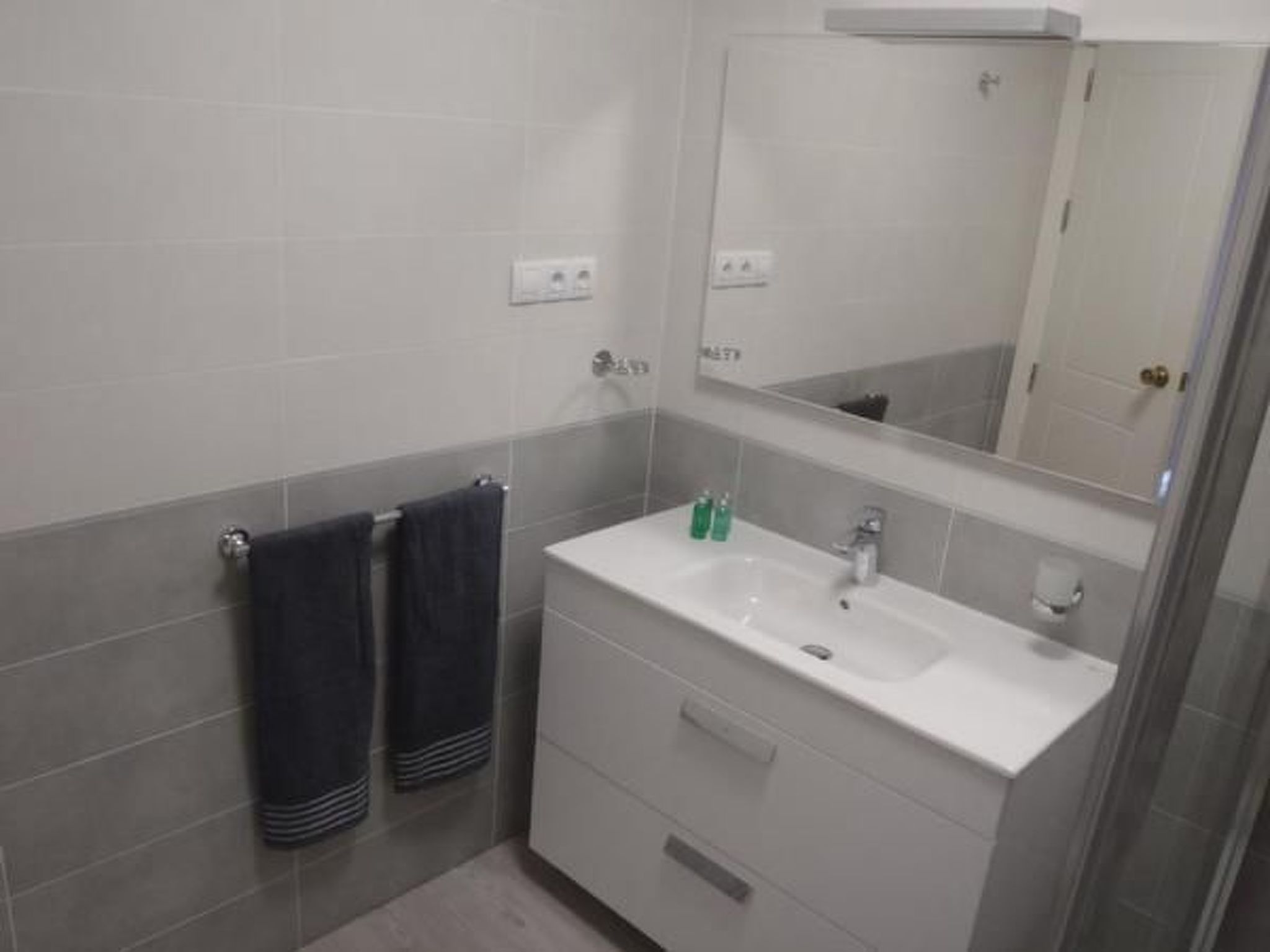 Schöne Wohnung mit Sonnenterrasse und Meerblick-Binnen