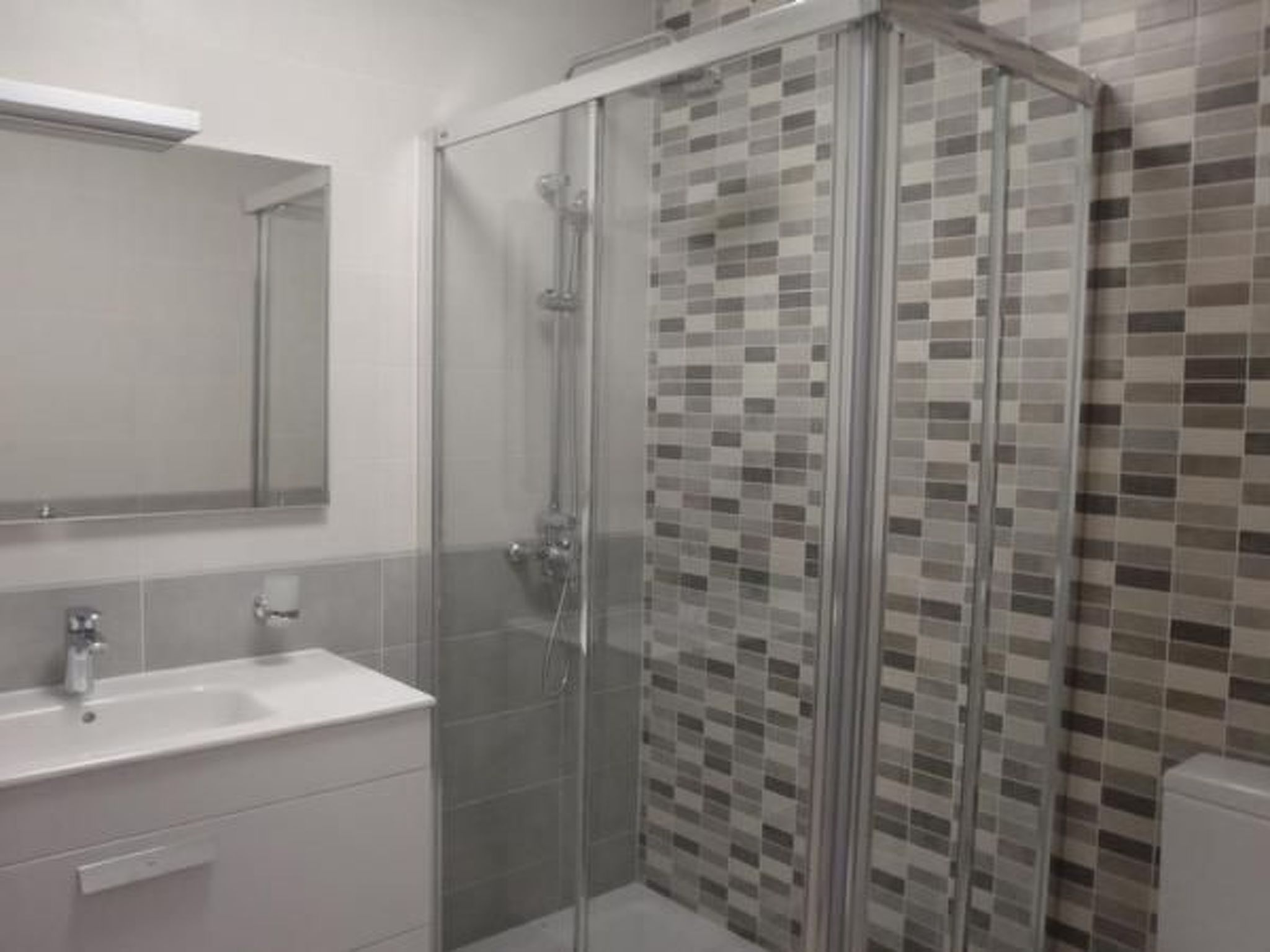 Schöne Wohnung mit Sonnenterrasse und Meerblick-Binnen