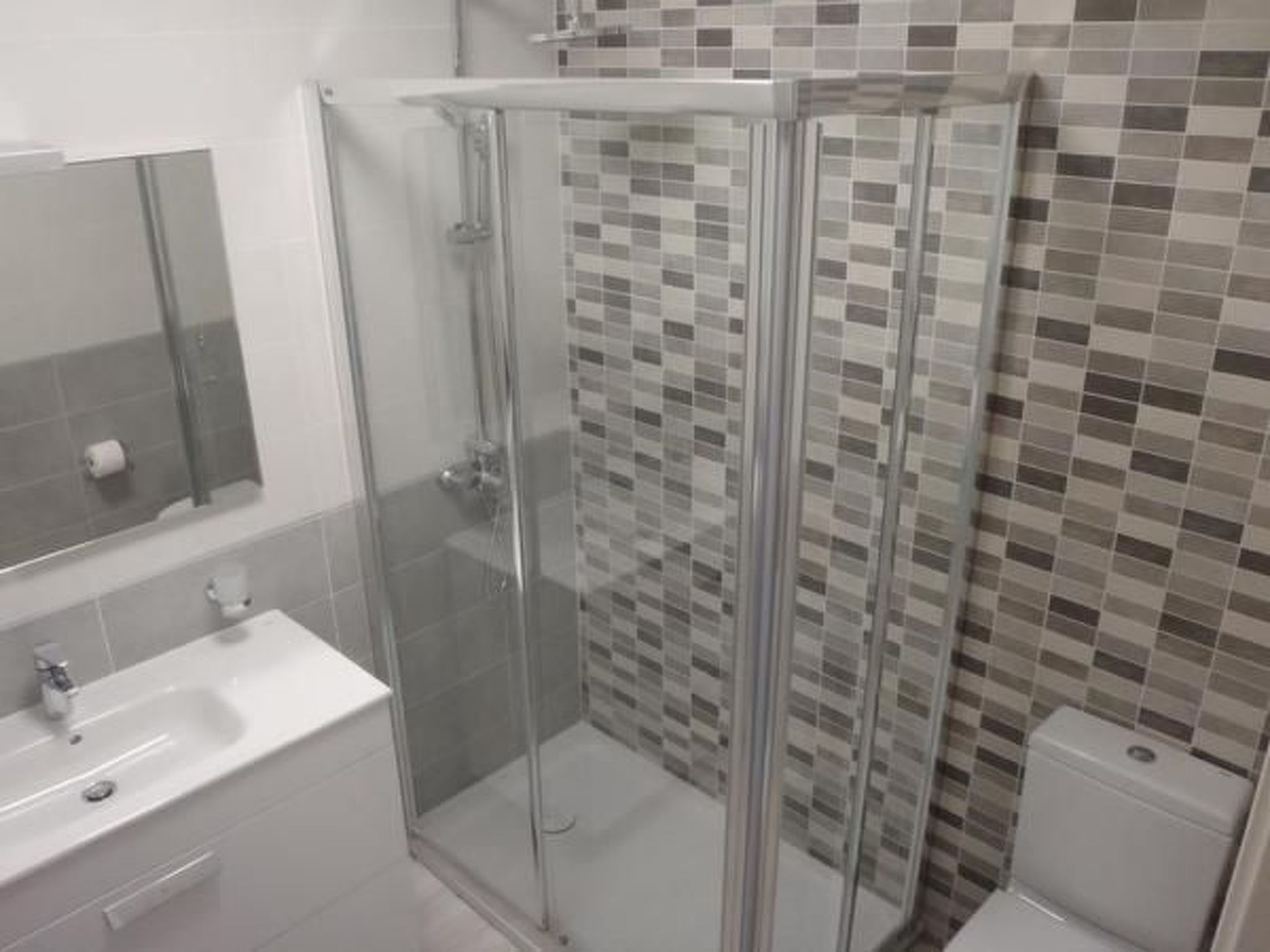 Schöne Wohnung mit Sonnenterrasse und Meerblick-Binnen