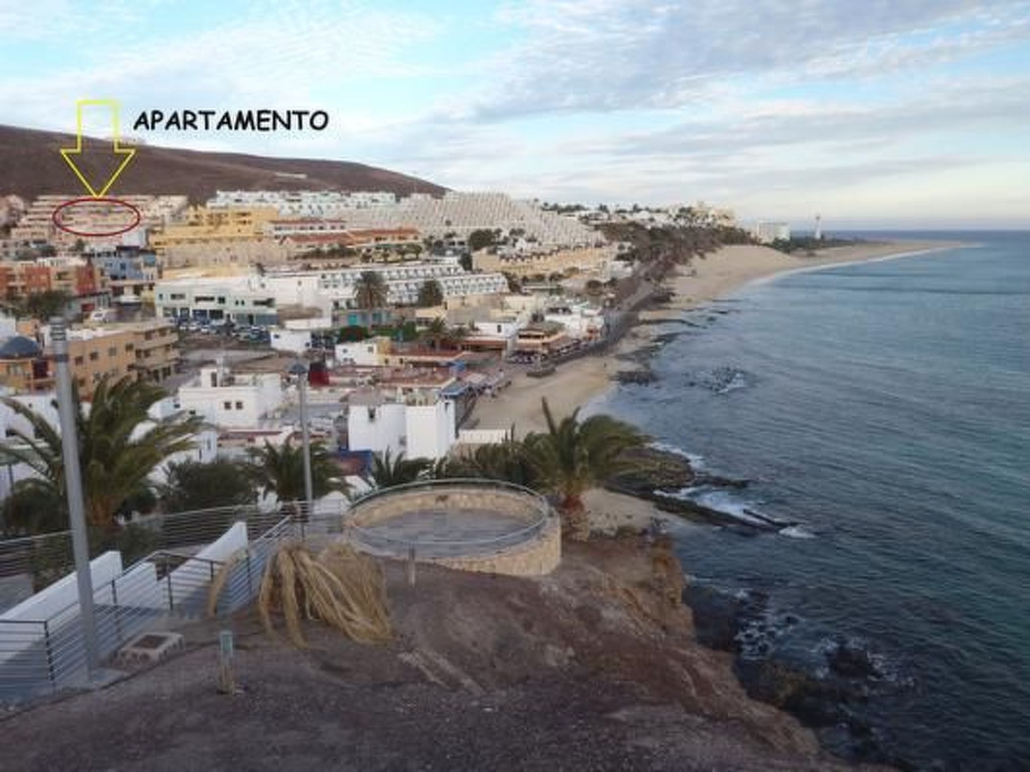 Schöne Wohnung mit Sonnenterrasse und Meerblick-Binnen