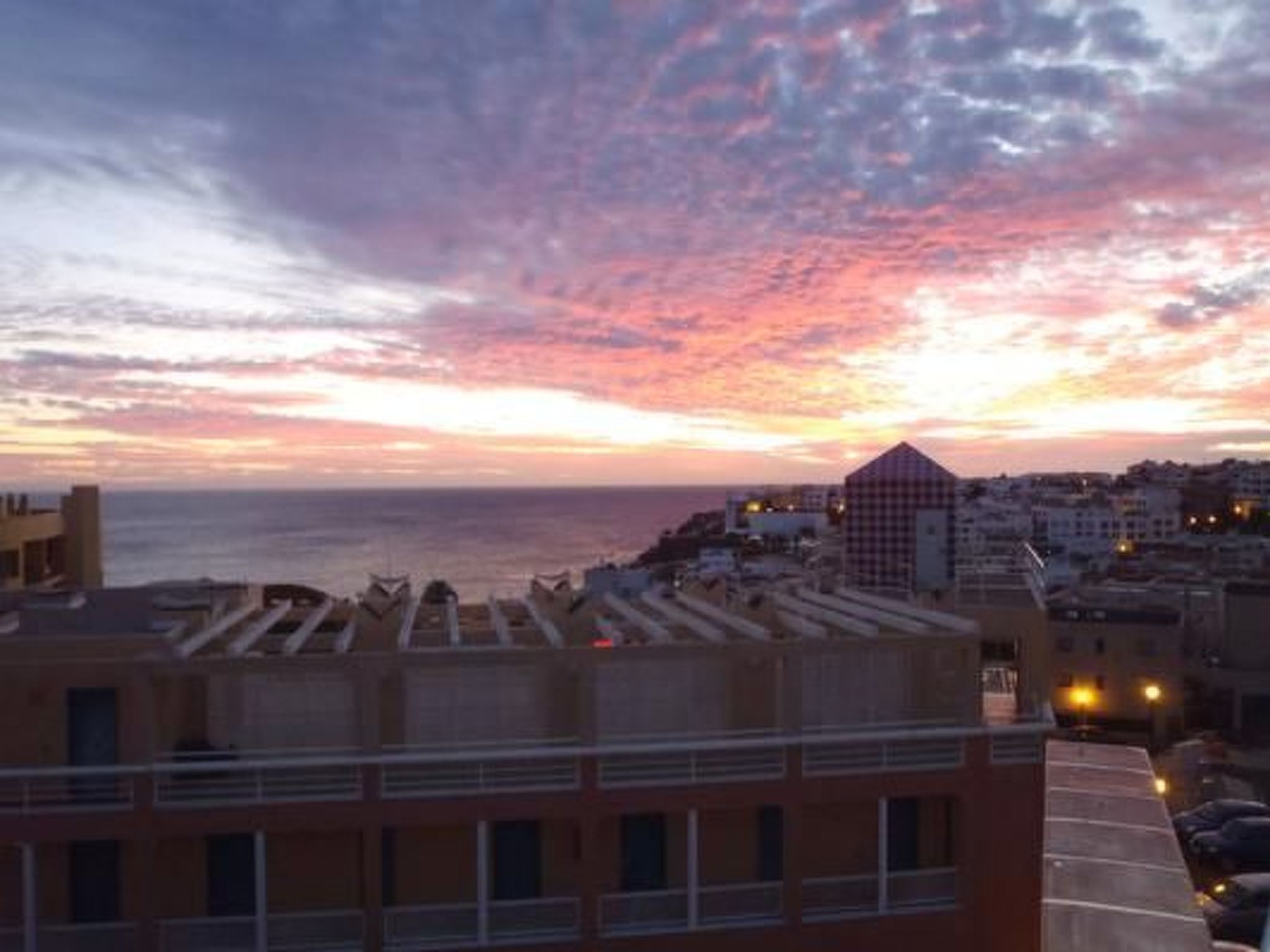 Schöne Wohnung mit Sonnenterrasse und Meerblick-Binnen