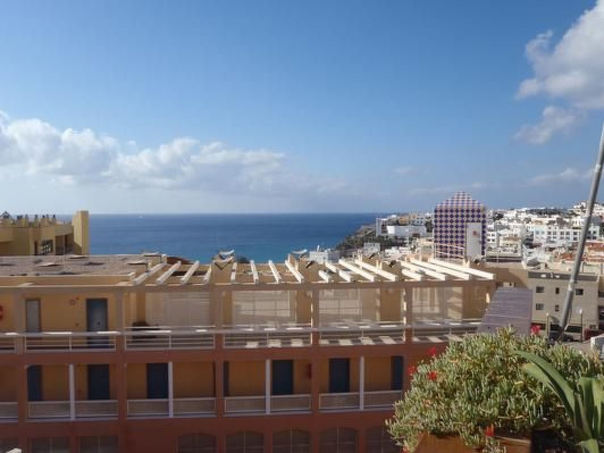 Schöne Wohnung mit Sonnenterrasse und Meerblick-Binnen