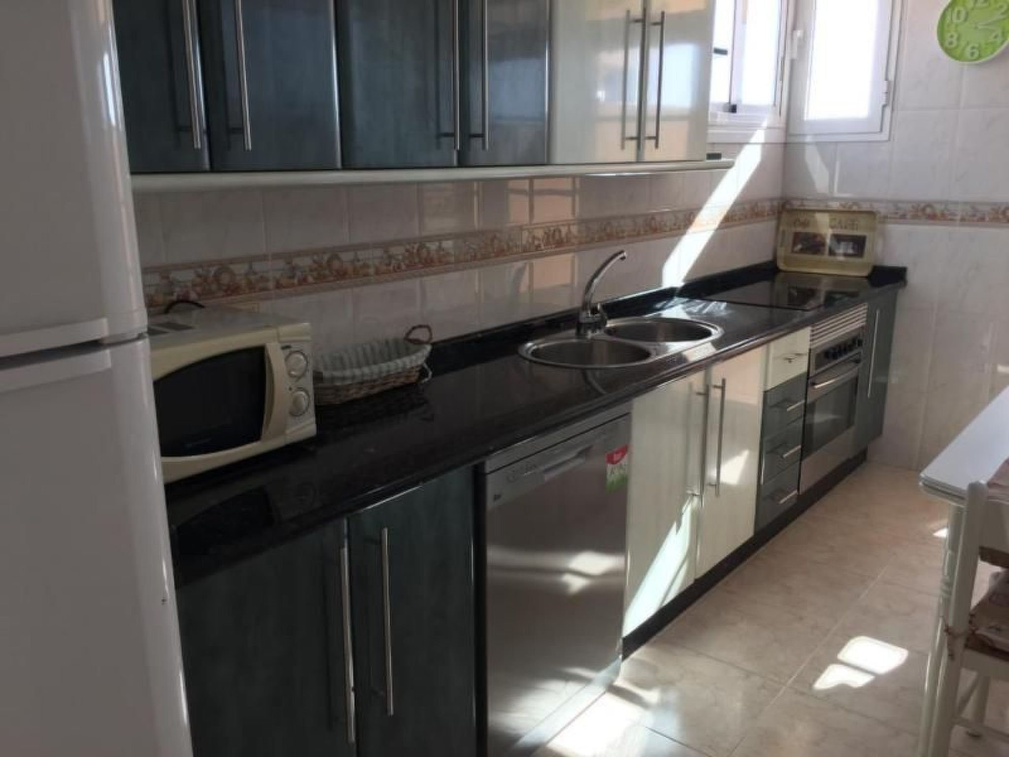 Schöne Wohnung mit Sonnenterrasse und Meerblick-Binnen