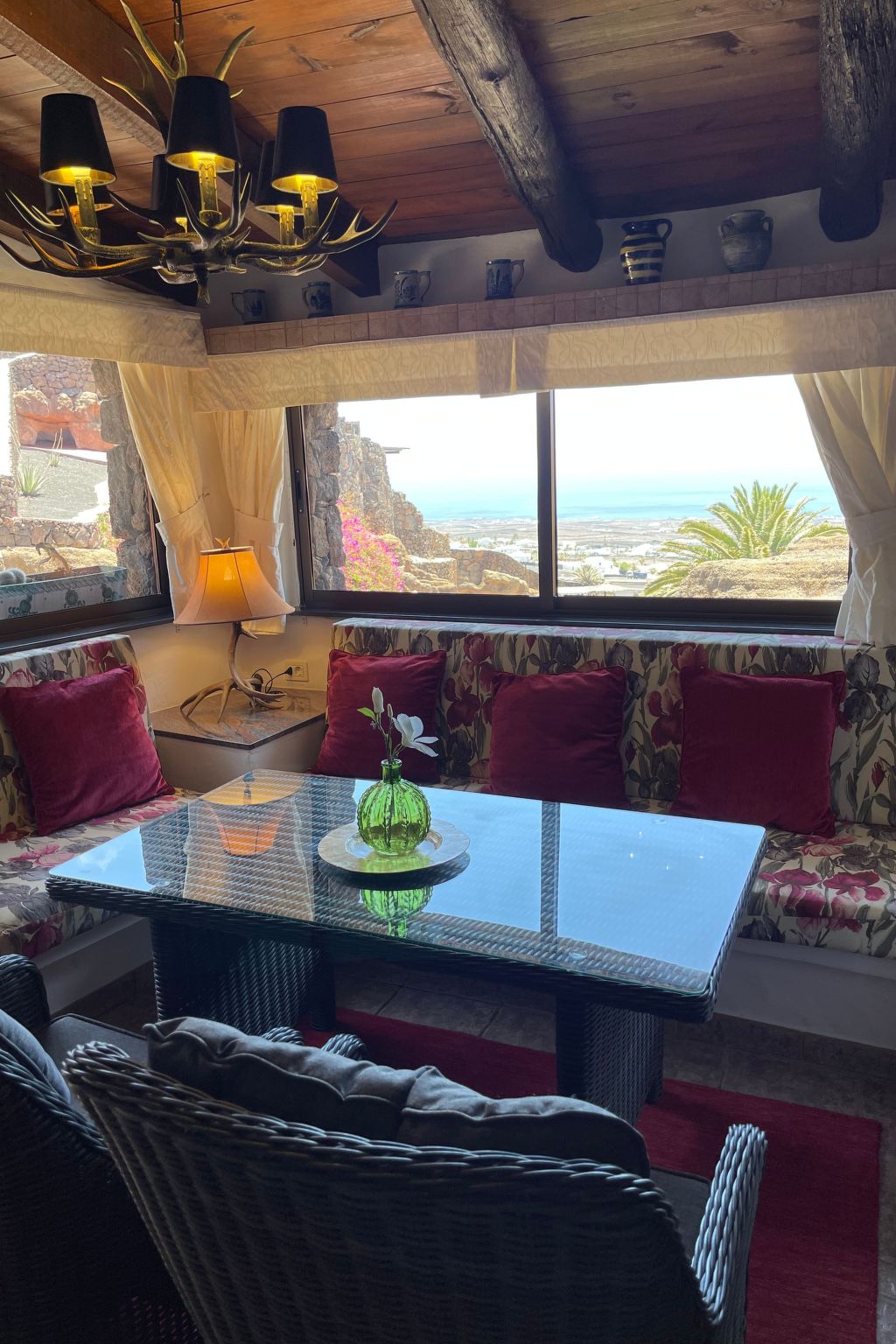 Schlafen in einer vulkanischen Höhle-Binnen