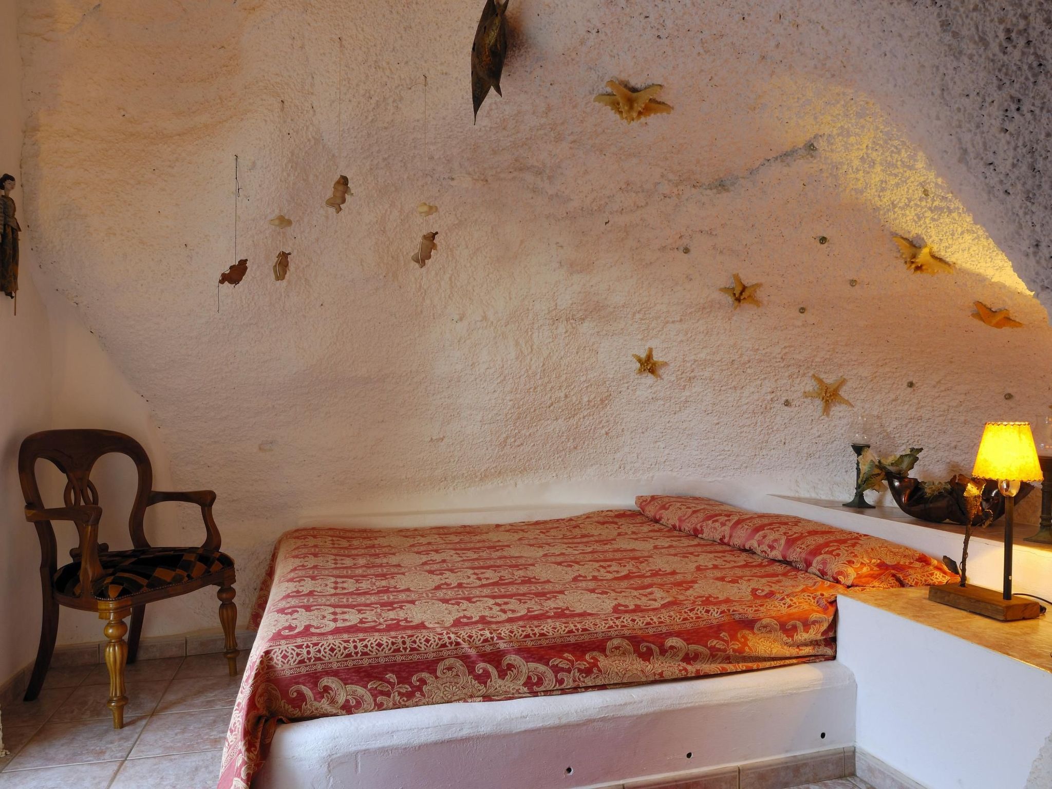 Schlafen in einer vulkanischen Höhle-Binnen