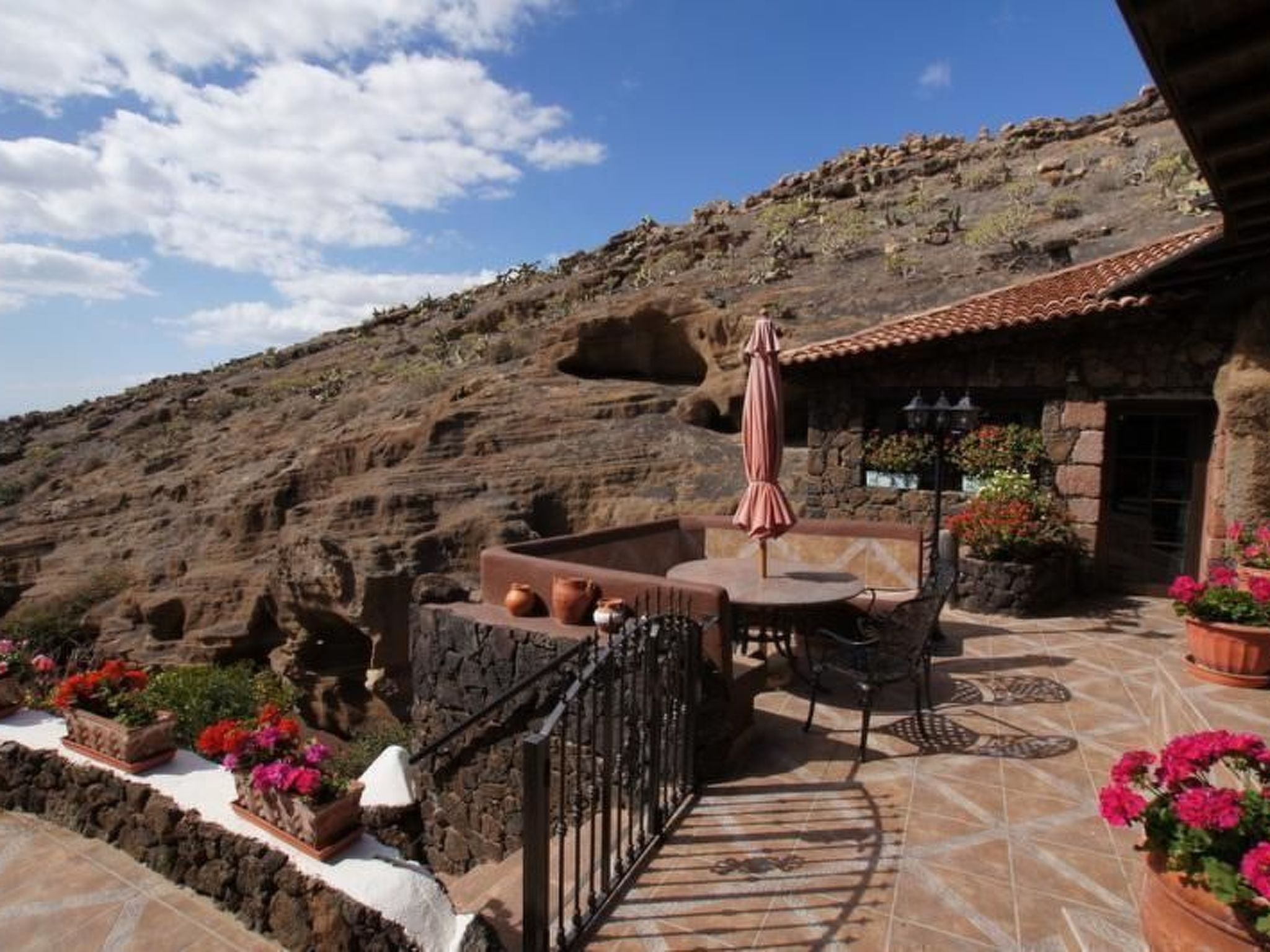 Schlafen in einer vulkanischen Höhle-Binnen