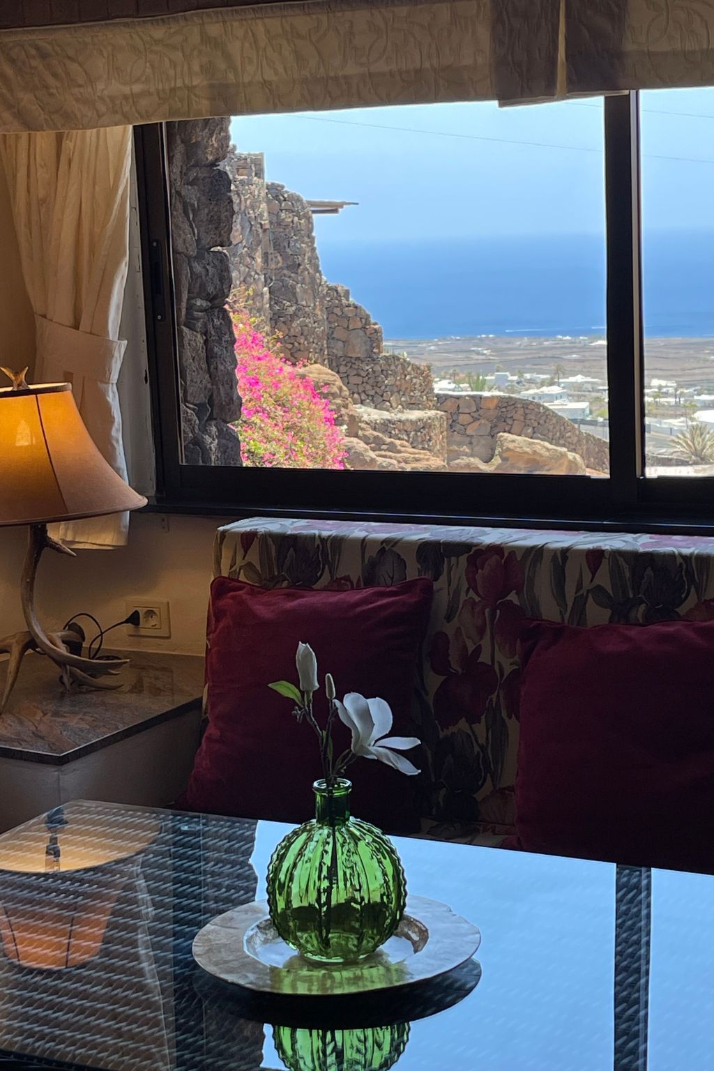 Schlafen in einer vulkanischen Höhle-Binnen