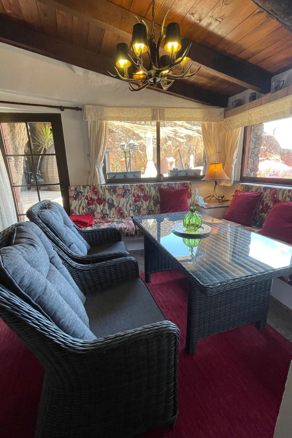 Schlafen in einer vulkanischen Höhle-Binnen