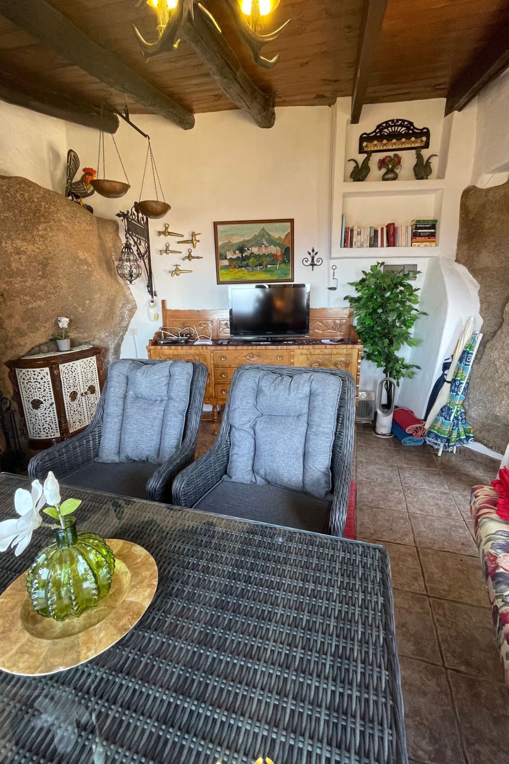 Schlafen in einer vulkanischen Höhle-Binnen