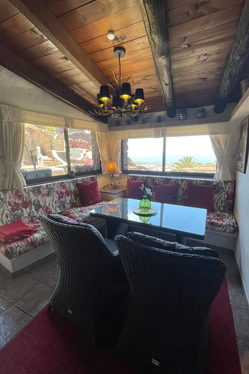 Schlafen in einer vulkanischen Höhle-Binnen