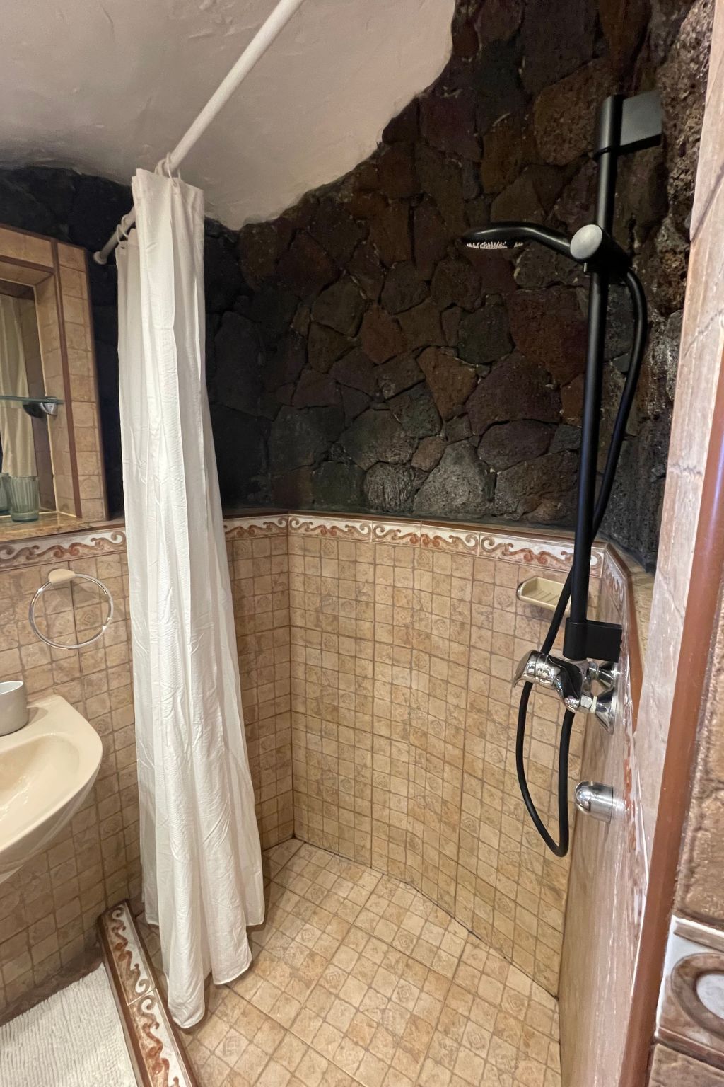 Schlafen in einer vulkanischen Höhle-Binnen