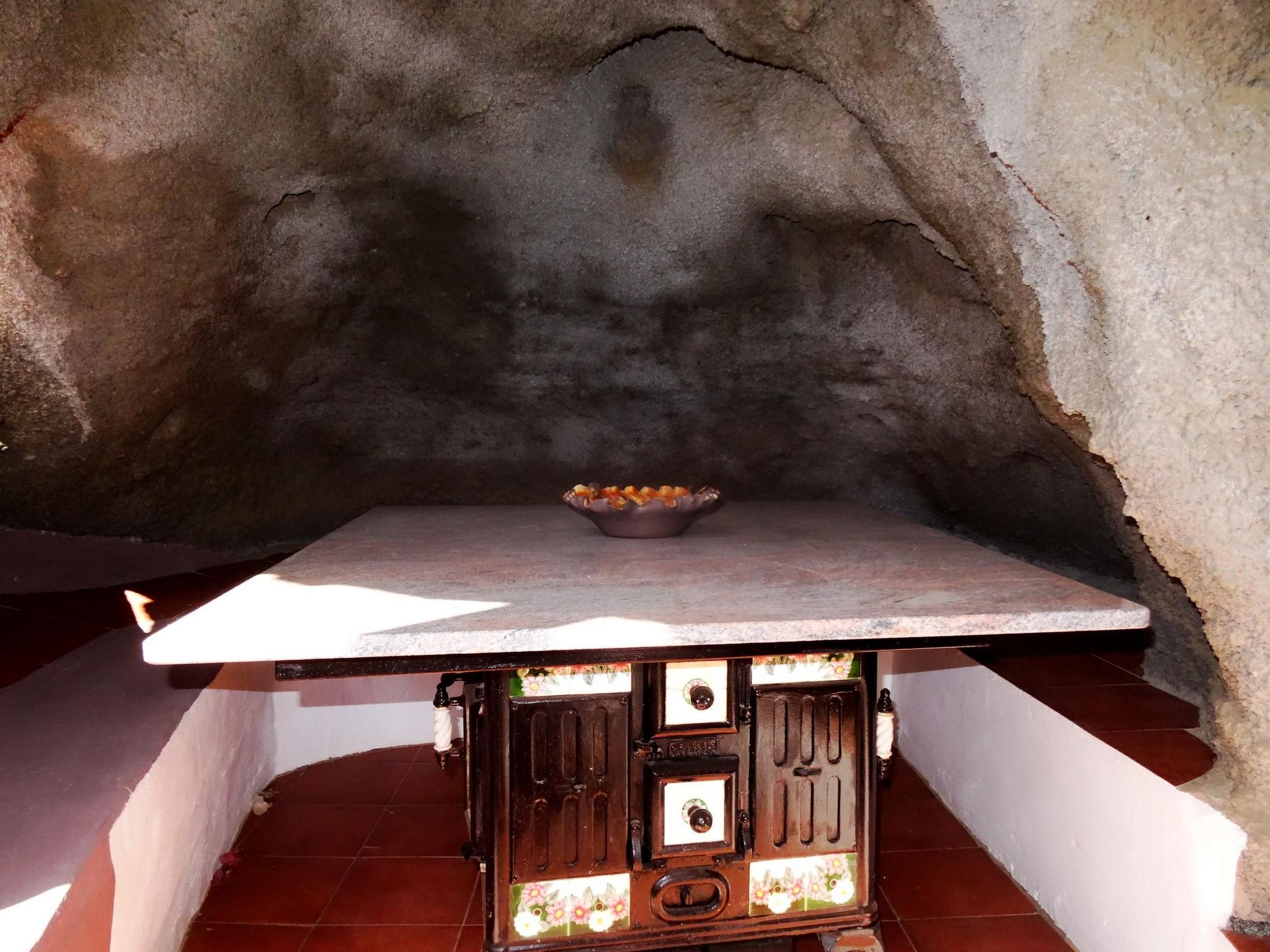 Schlafen in einer vulkanischen Höhle-Binnen