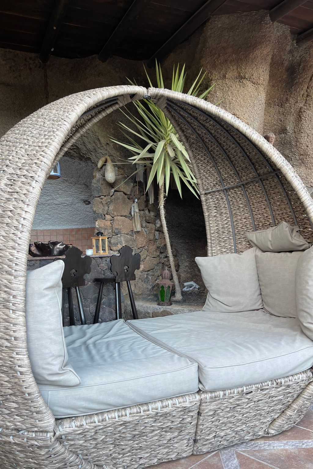 Schlafen in einer vulkanischen Höhle-Binnen