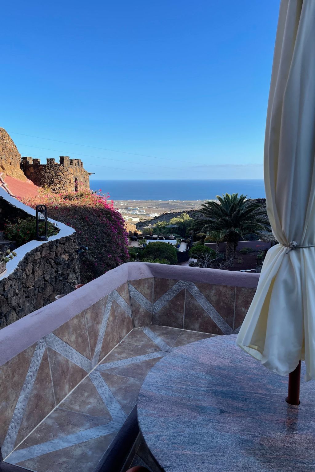 Schlafen in einer vulkanischen Höhle-Binnen