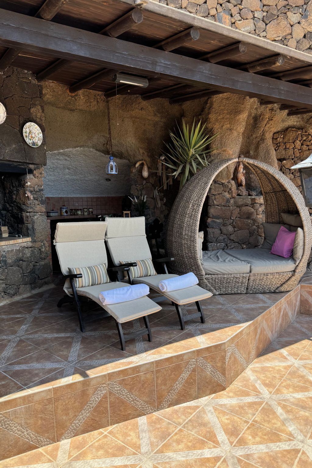 Schlafen in einer vulkanischen Höhle-Binnen