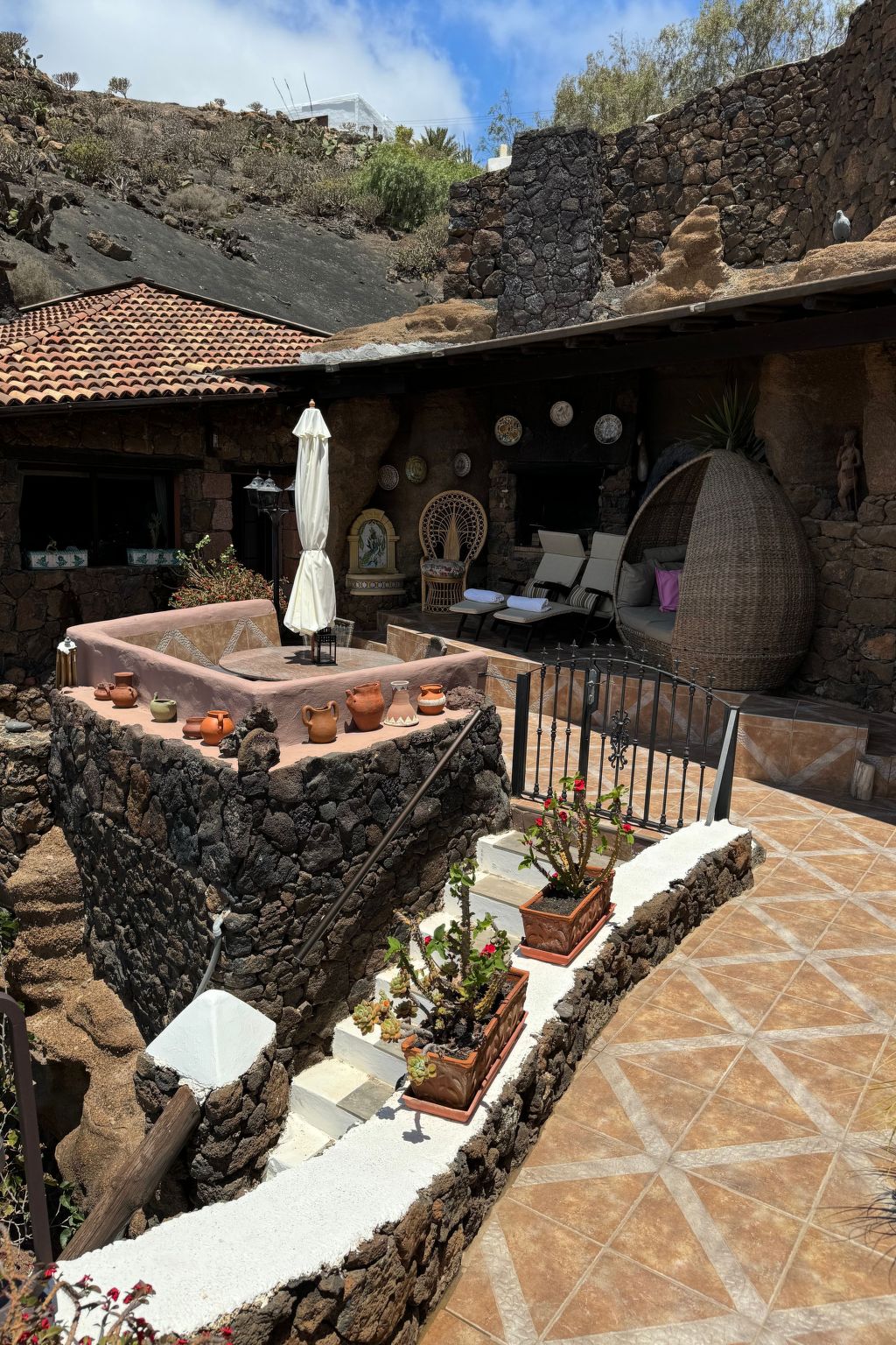 Schlafen in einer vulkanischen Höhle-Binnen