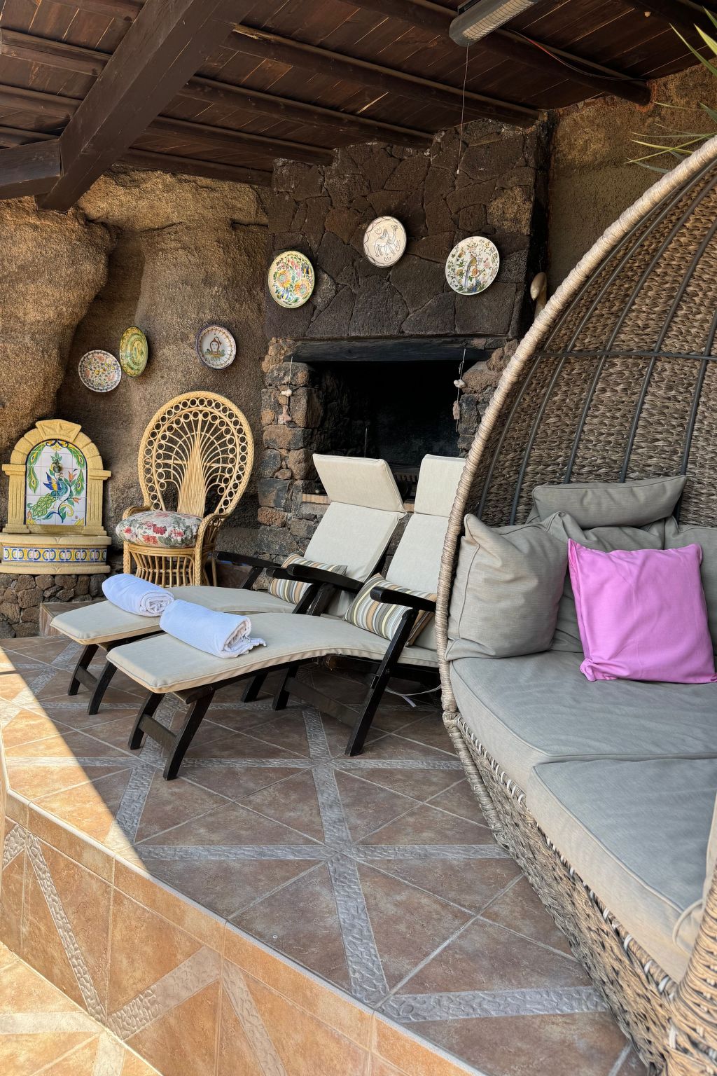 Schlafen in einer vulkanischen Höhle-Binnen