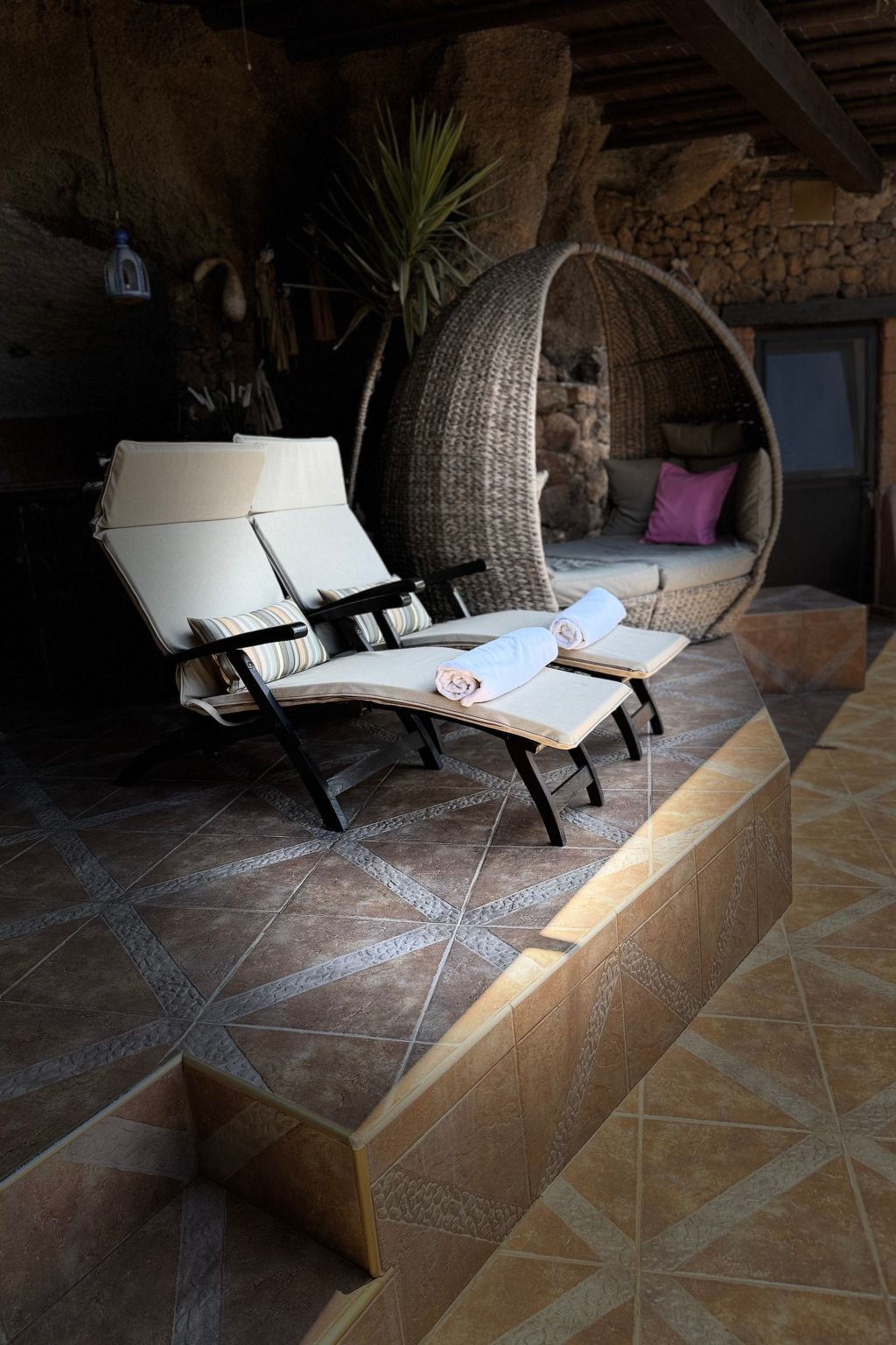 Schlafen in einer vulkanischen Höhle-Binnen