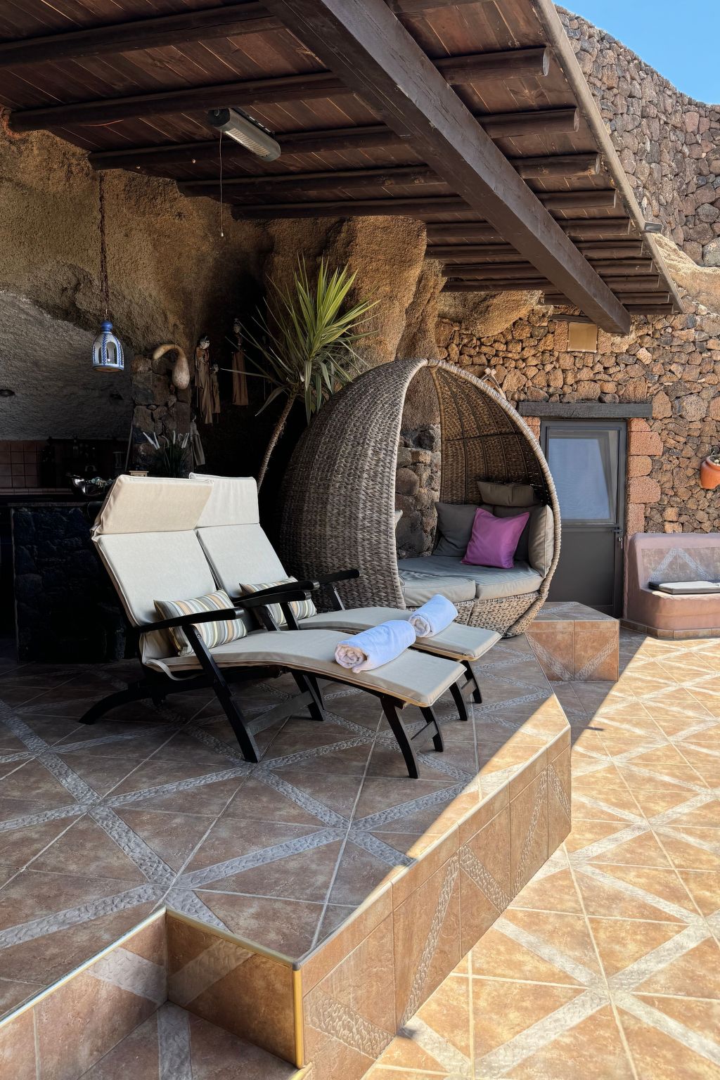 Schlafen in einer vulkanischen Höhle-Binnen