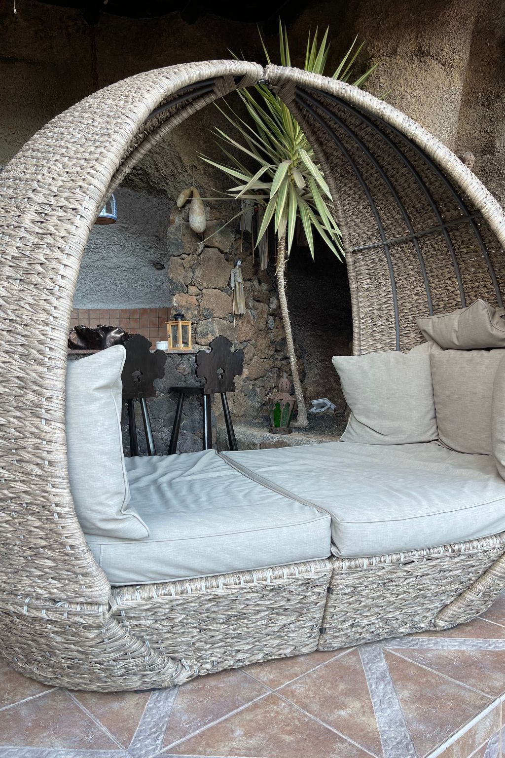 Schlafen in einer vulkanischen Höhle-Binnen