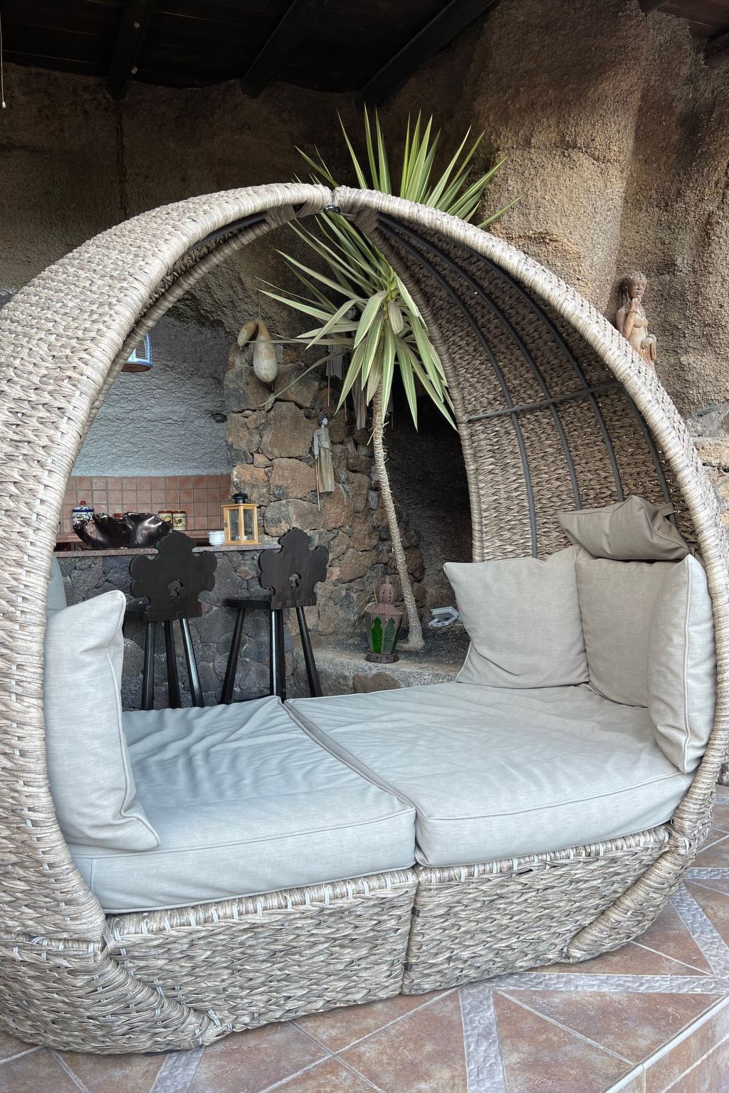 Schlafen in einer vulkanischen Höhle-Binnen