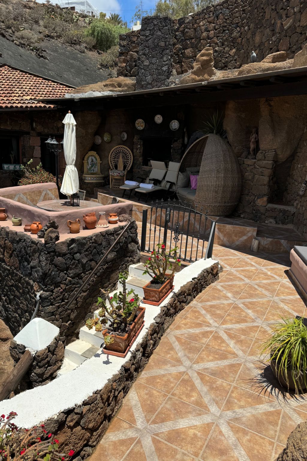 Schlafen in einer vulkanischen Höhle-Binnen