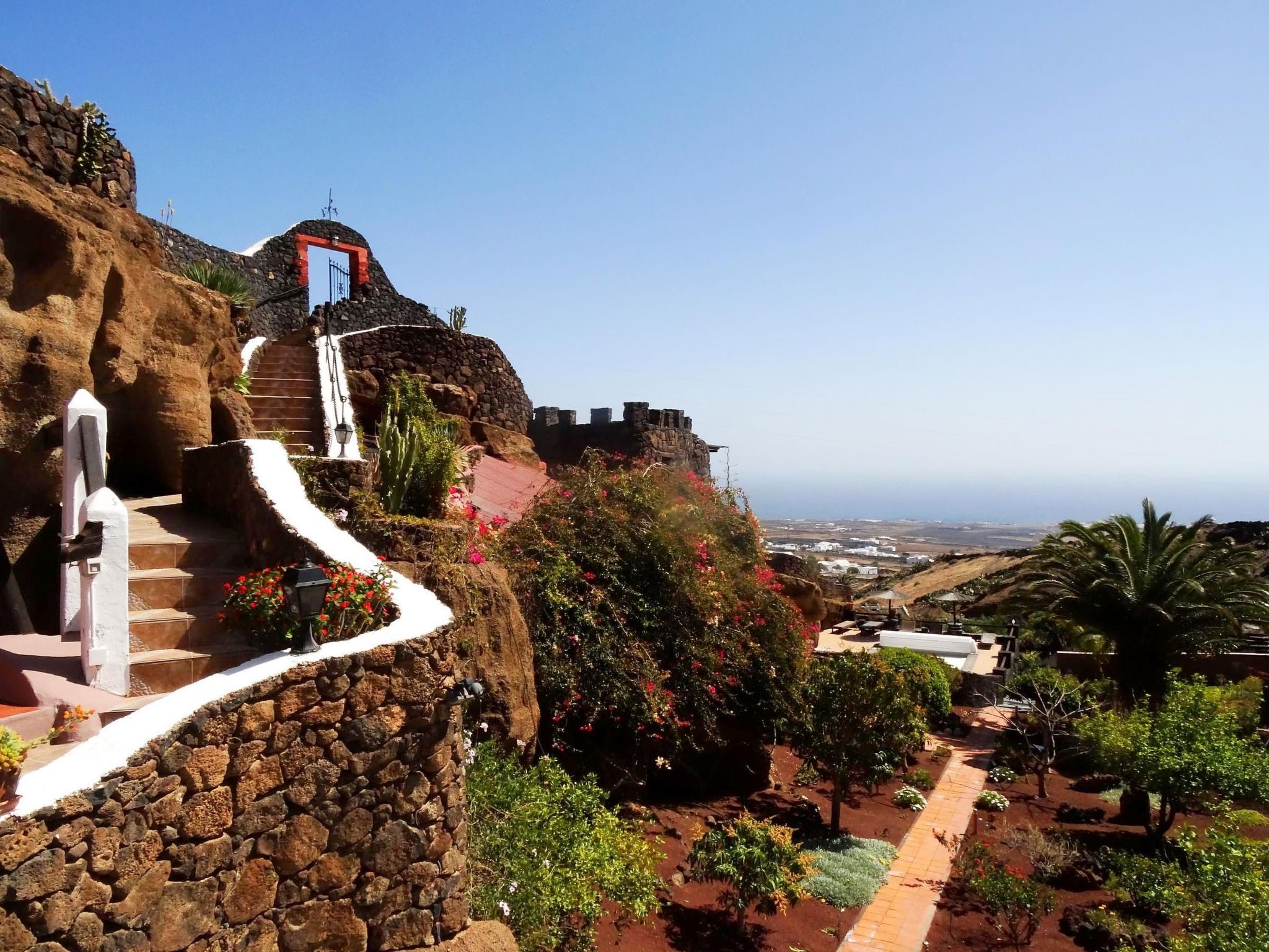 Schlafen in einer vulkanischen Höhle-Binnen