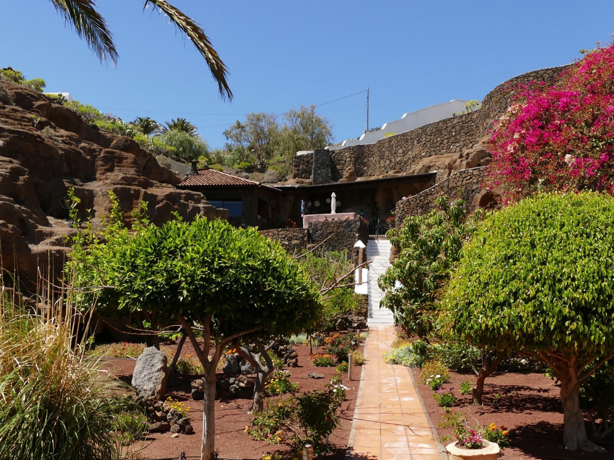 Schlafen in einer vulkanischen Höhle-Binnen