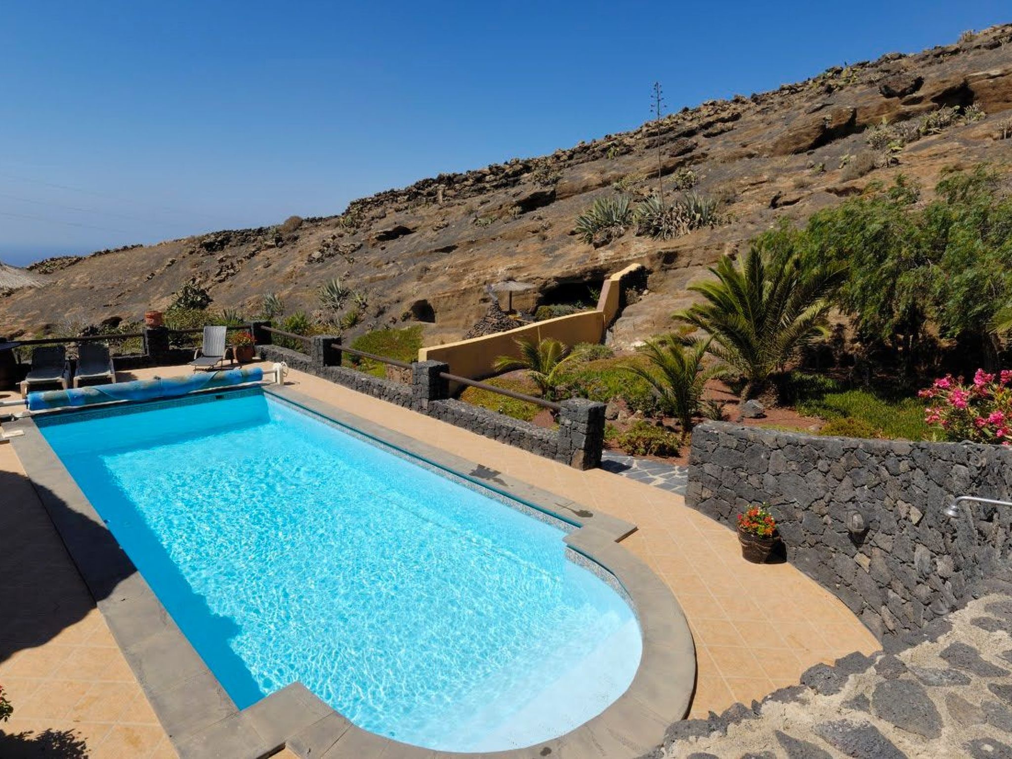 Schlafen in einer vulkanischen Höhle-Binnen