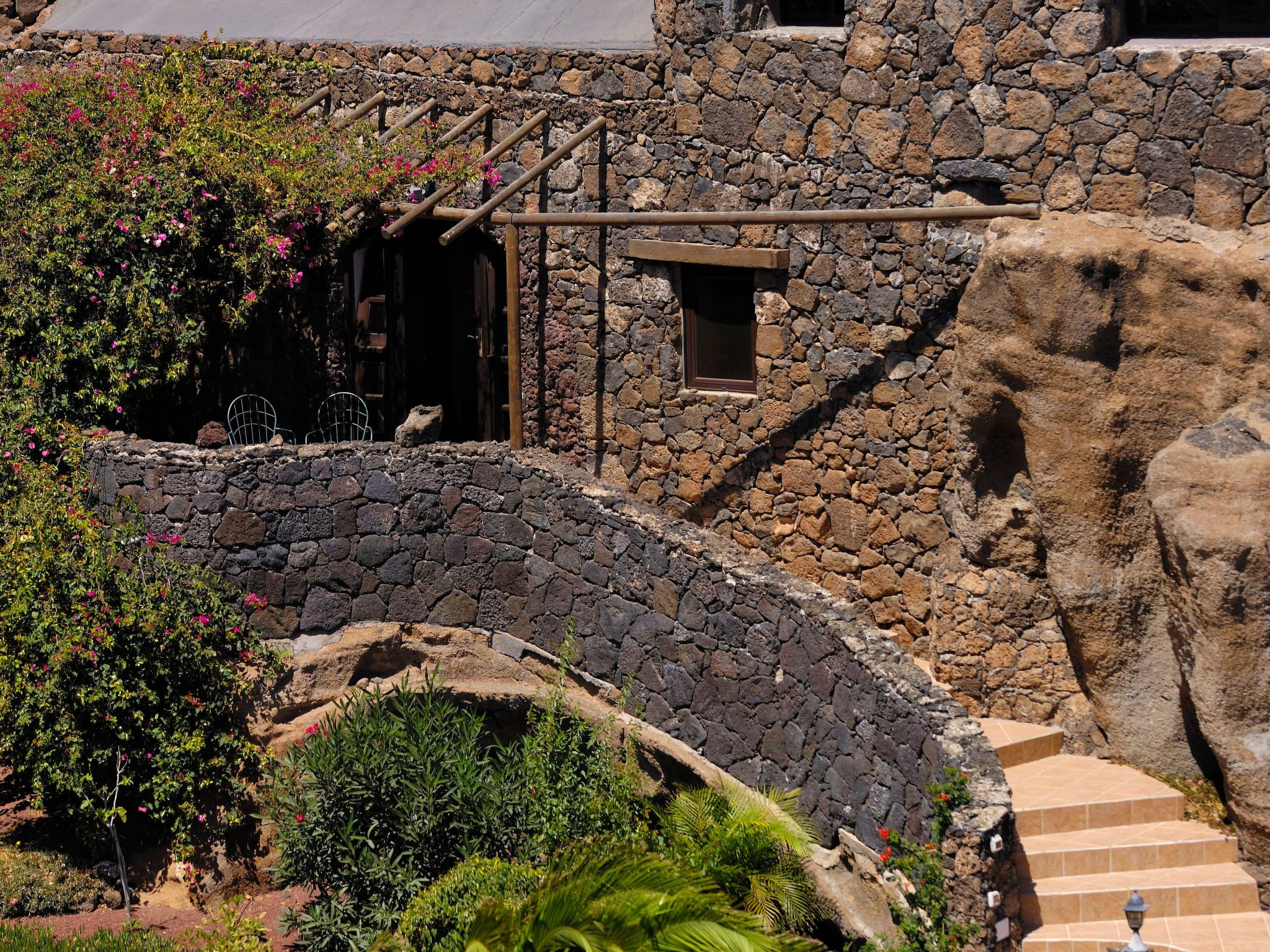 Schlafen in einer vulkanischen Höhle-Binnen