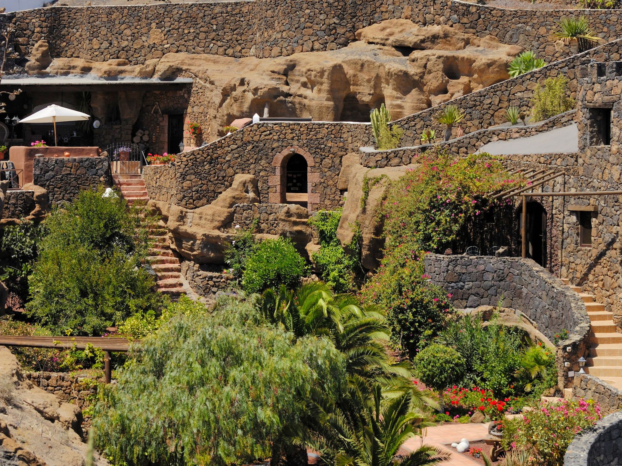 Schlafen in einer vulkanischen Höhle-Binnen
