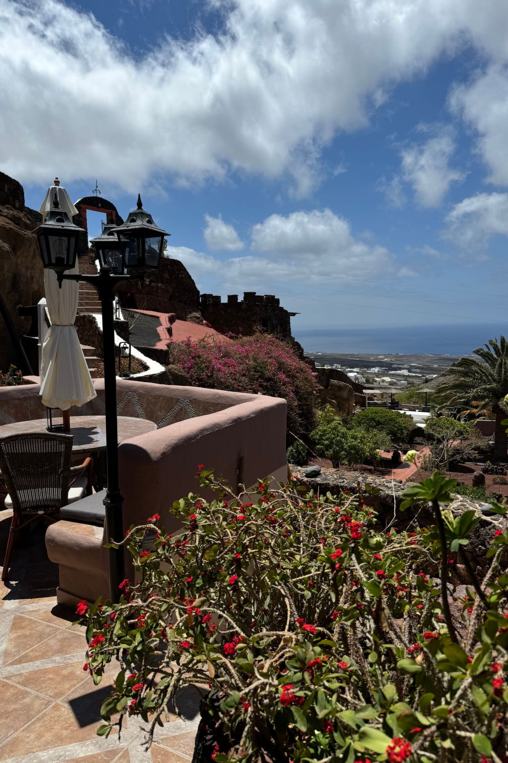 Schlafen in einer vulkanischen Höhle-Binnen