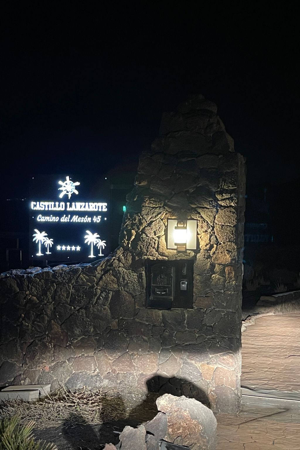 Schlafen in einer vulkanischen Höhle-Binnen