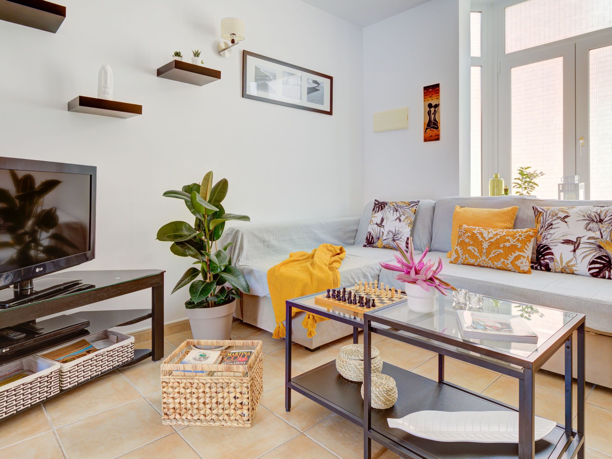 Private Terrasse, Schwimmbad, Parkplatz, Wi-Fi, TvSat-Binnen