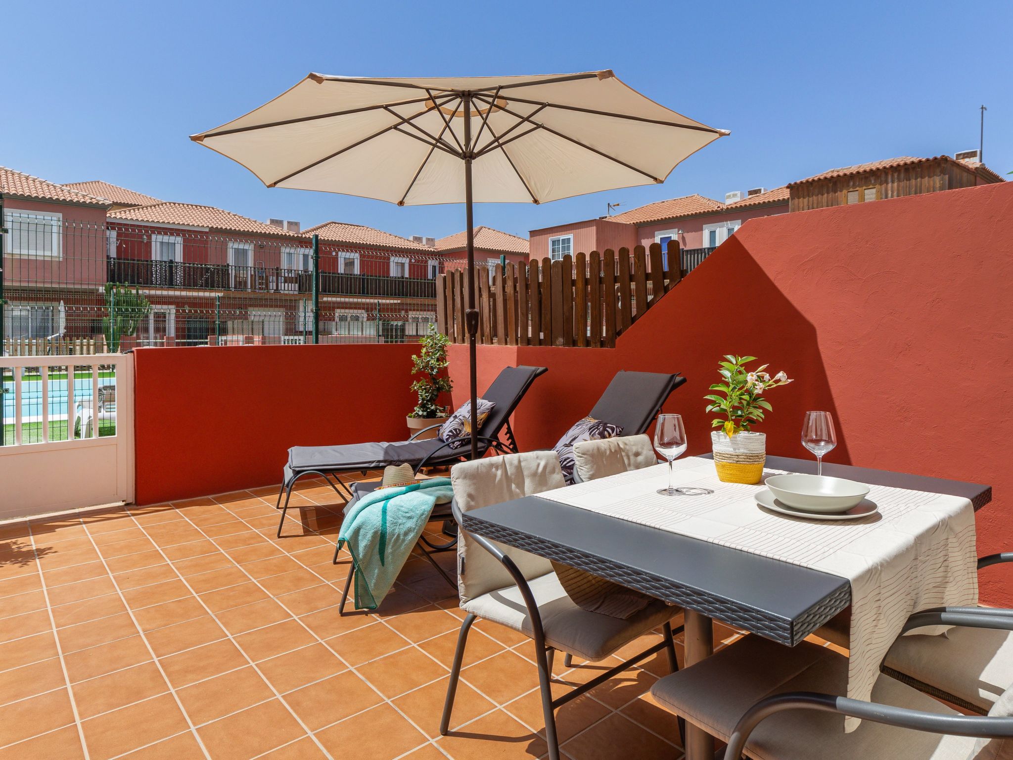 Private Terrasse, Schwimmbad, Parkplatz, Wi-Fi, TvSat-Binnen