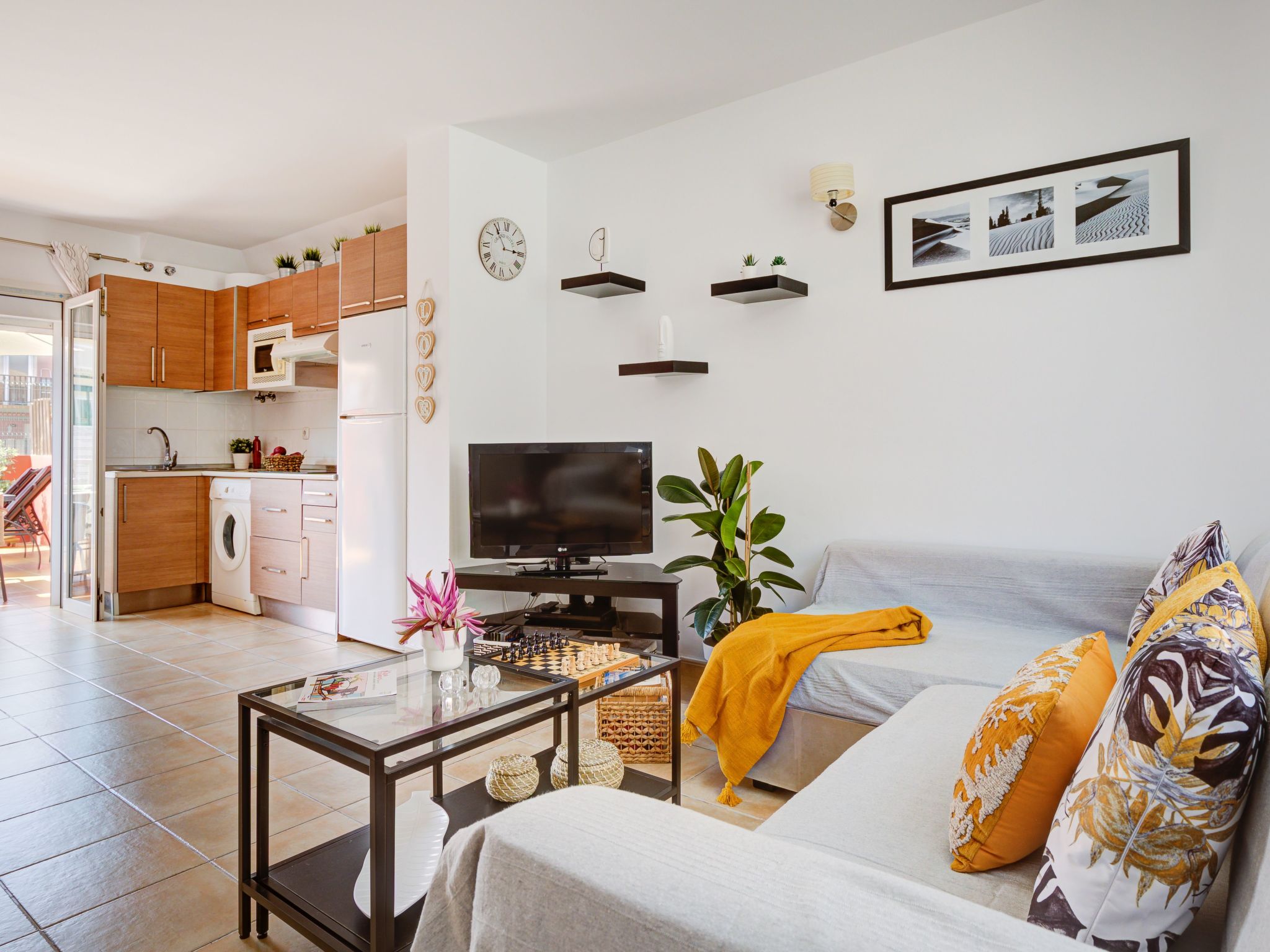 Private Terrasse, Schwimmbad, Parkplatz, Wi-Fi, TvSat-Binnen