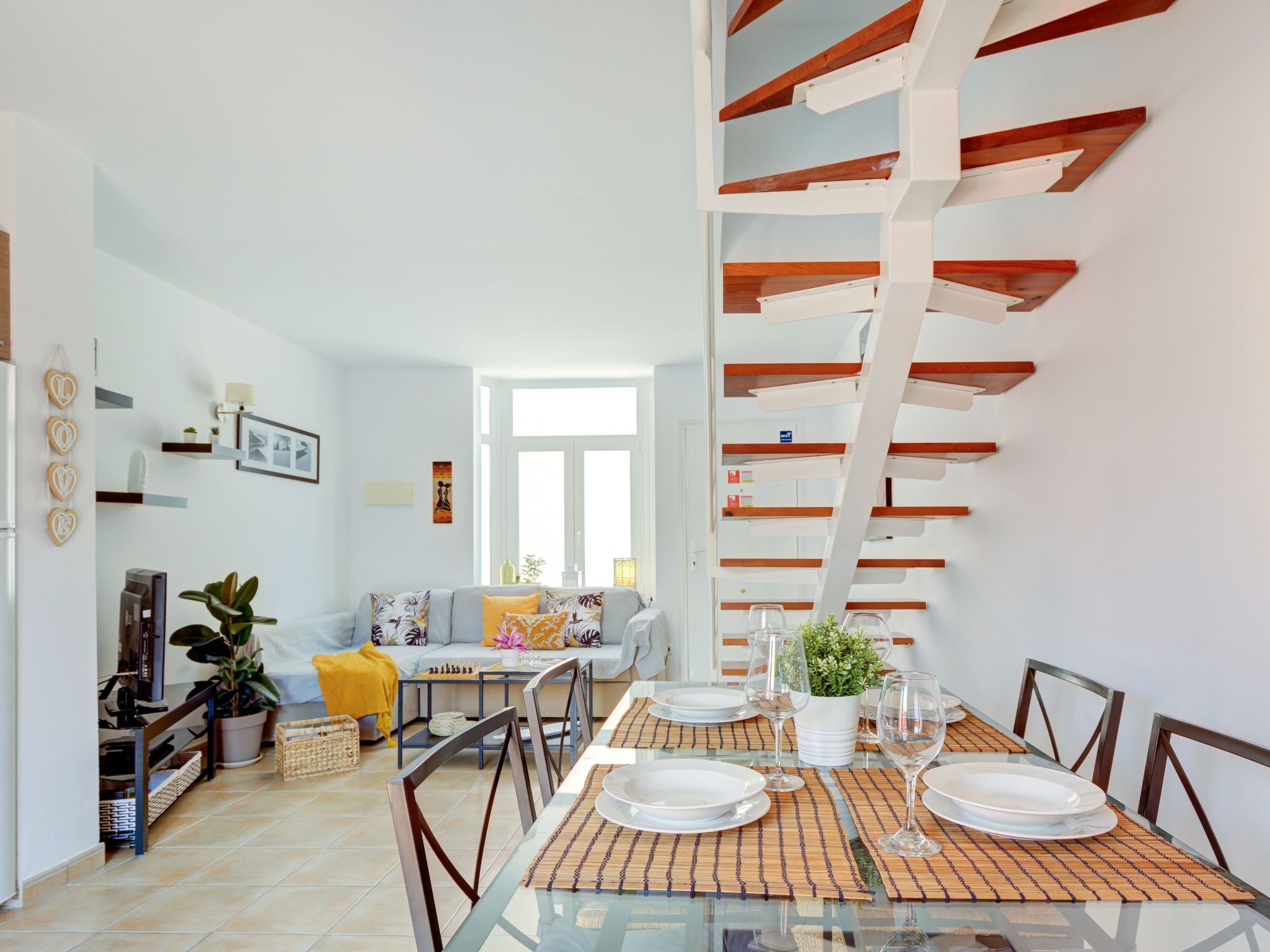 Private Terrasse, Schwimmbad, Parkplatz, Wi-Fi, TvSat-Binnen