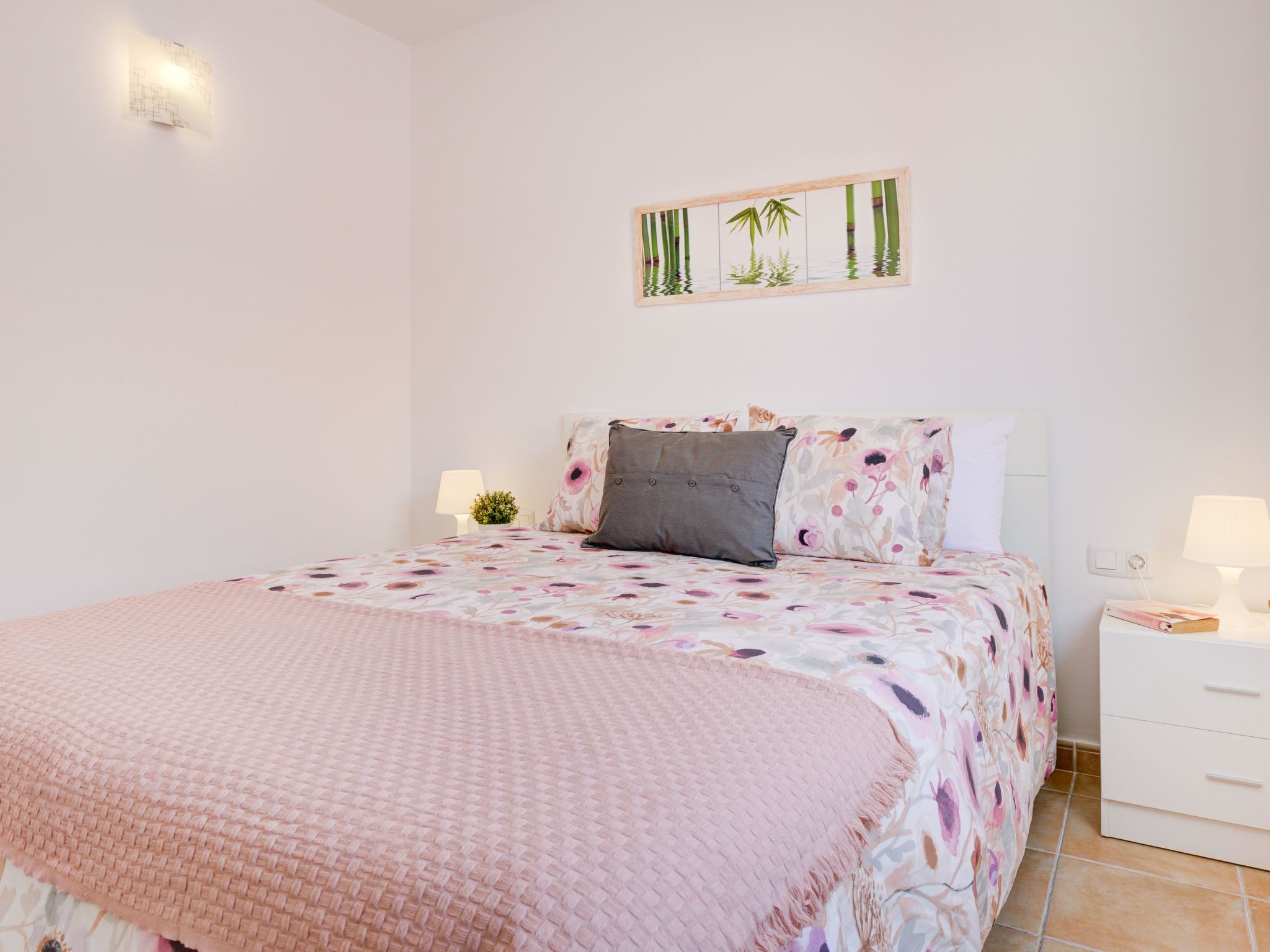 Private Terrasse, Schwimmbad, Parkplatz, Wi-Fi, TvSat-Binnen