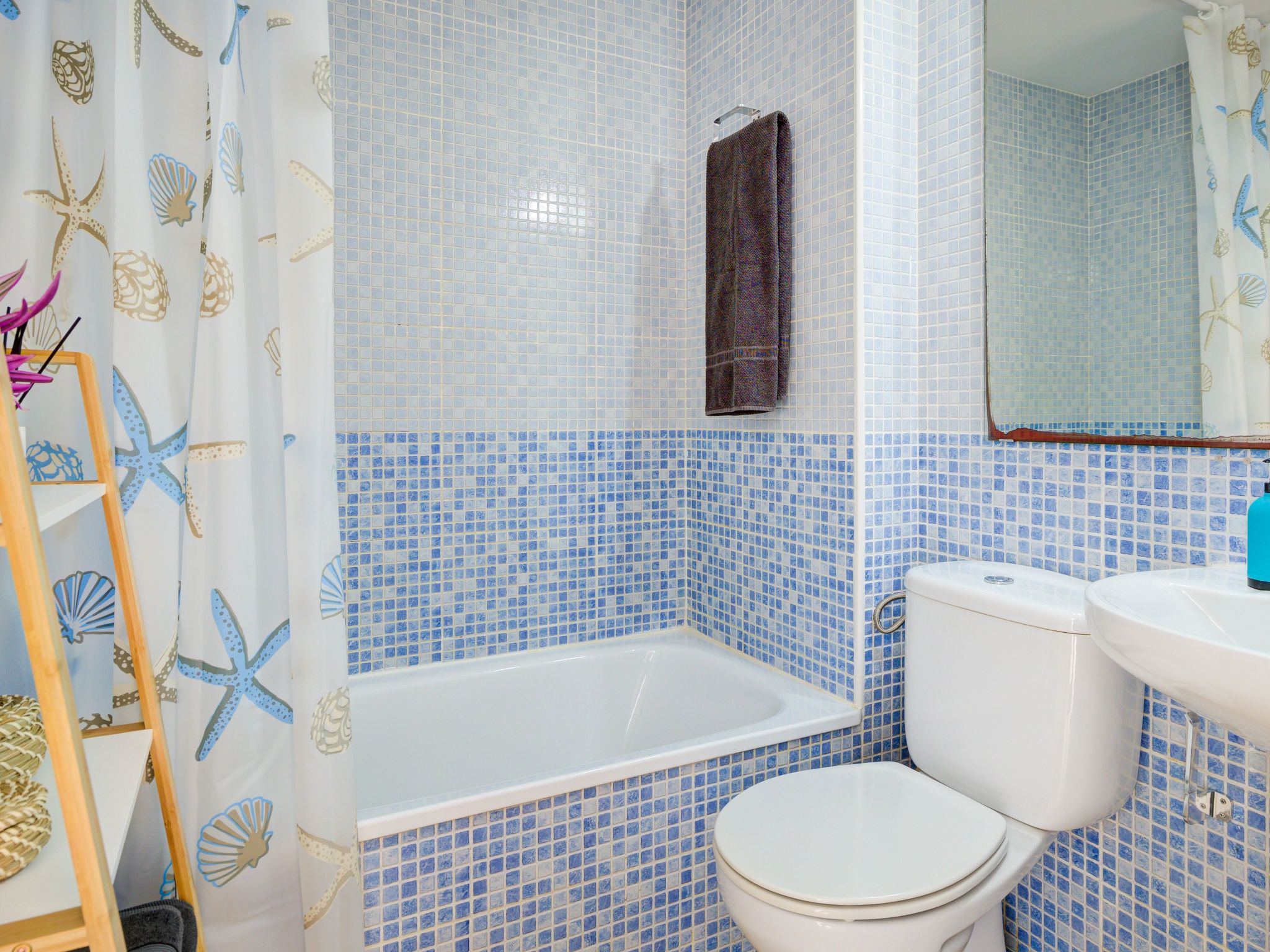 Private Terrasse, Schwimmbad, Parkplatz, Wi-Fi, TvSat-Binnen