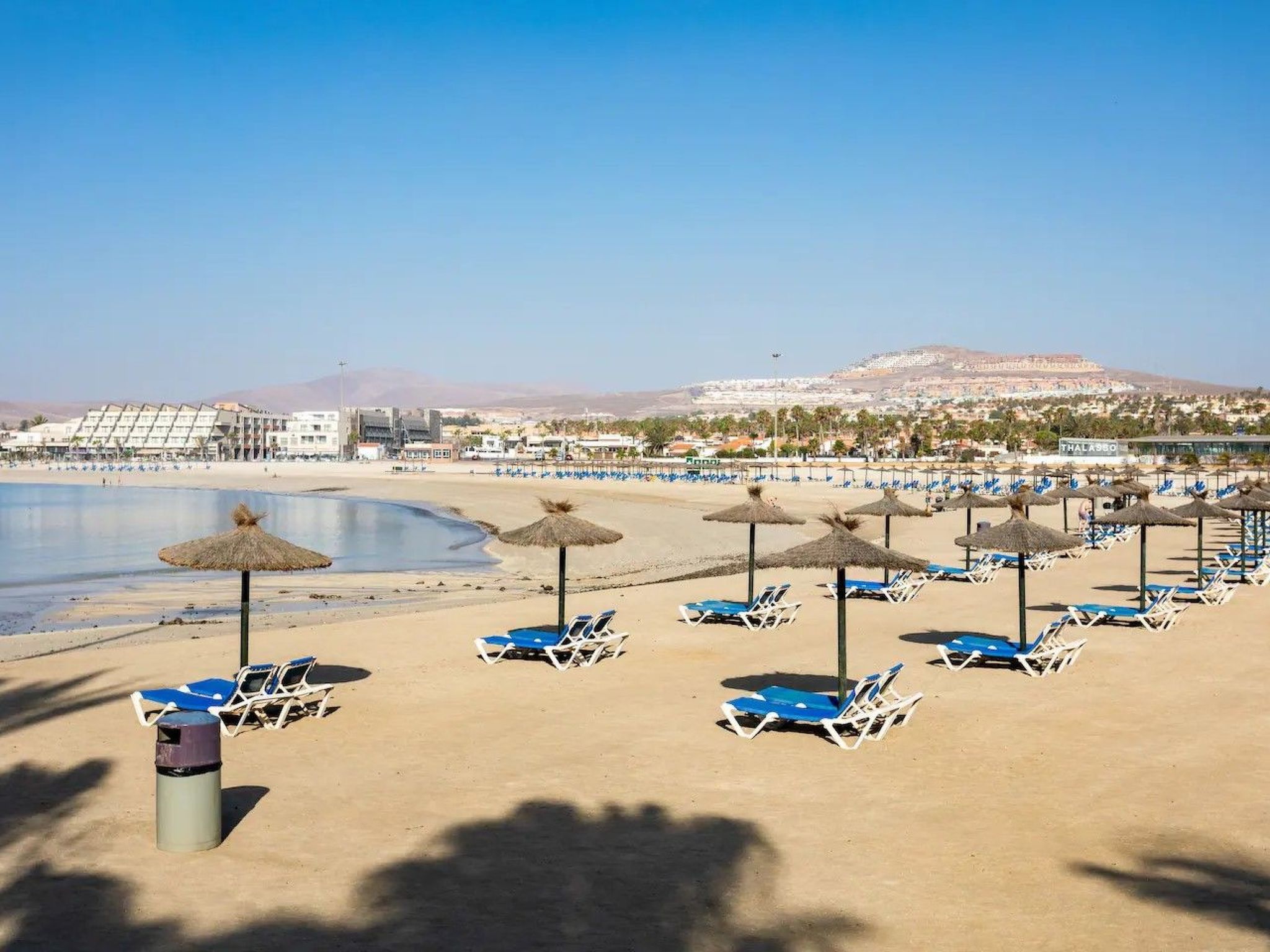 Private Terrasse, Schwimmbad, Parkplatz, Wi-Fi, TvSat-Binnen