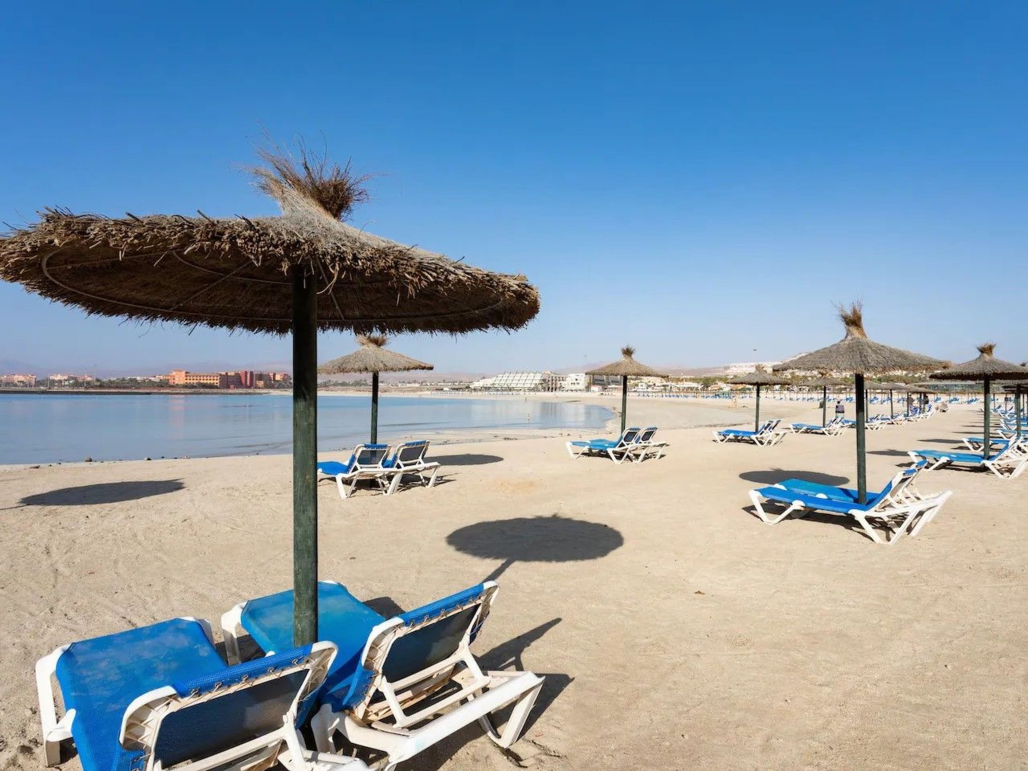 Private Terrasse, Schwimmbad, Parkplatz, Wi-Fi, TvSat-Binnen