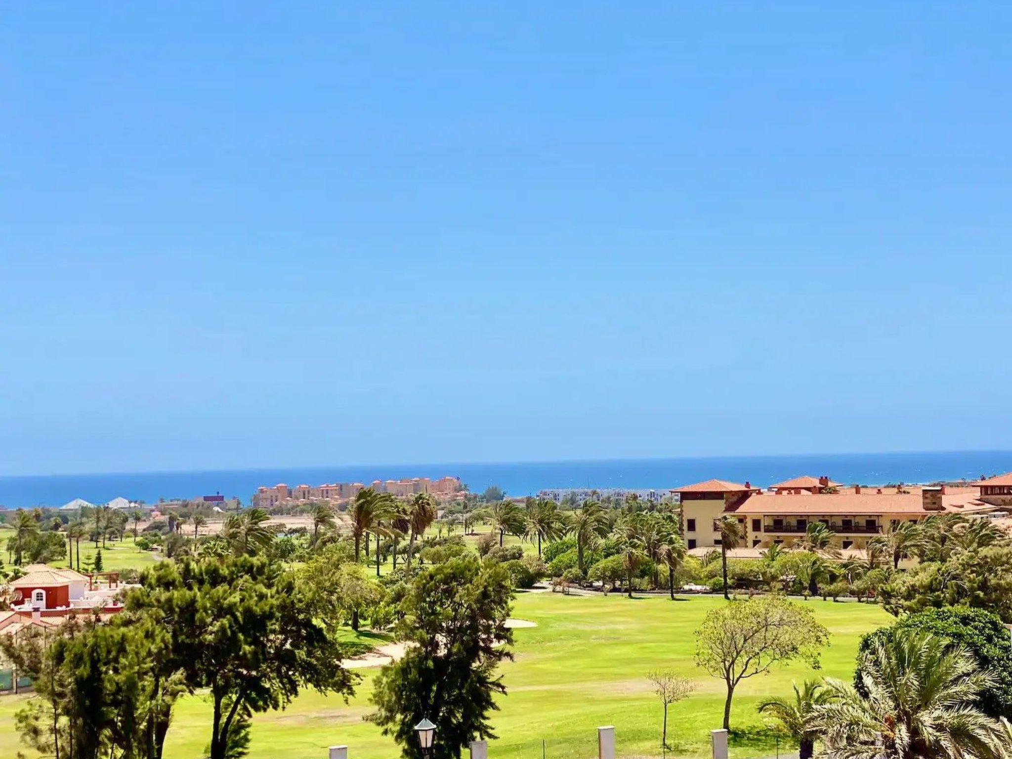 Private Terrasse, Schwimmbad, Parkplatz, Wi-Fi, TvSat-Binnen