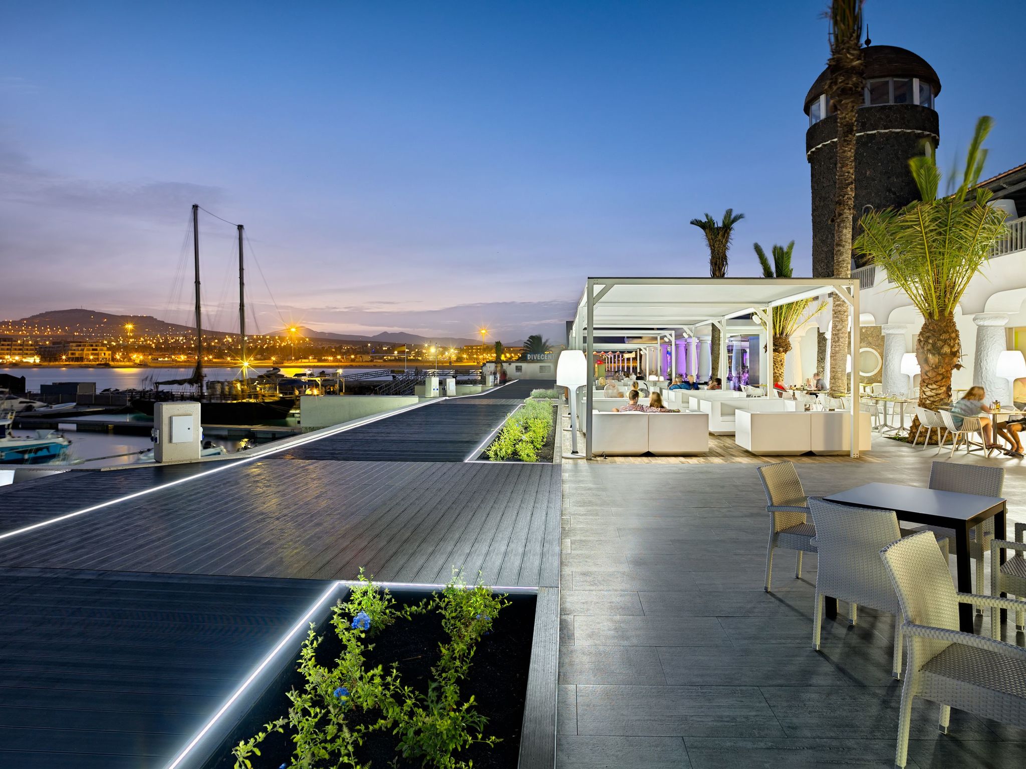 Private Terrasse, Schwimmbad, Parkplatz, Wi-Fi, TvSat-Binnen