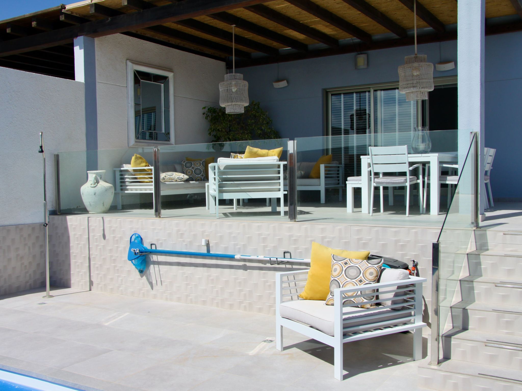 Mit Pool für 2 Personen und 4 Kinder-Binnen